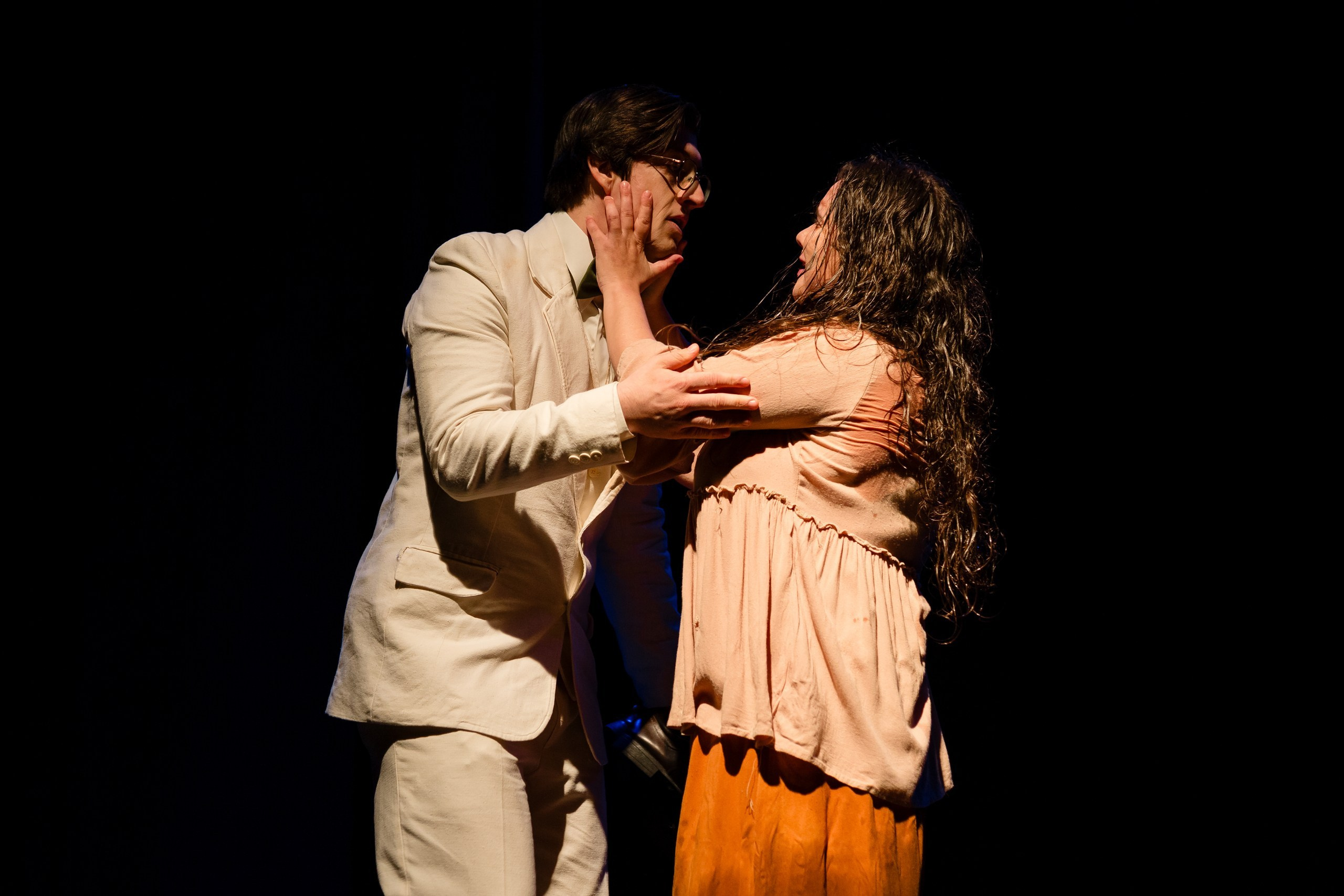 Fotografia de espetáculo teatral O Bem do Mar do grupo de teatro Anchieta Arte Cênica