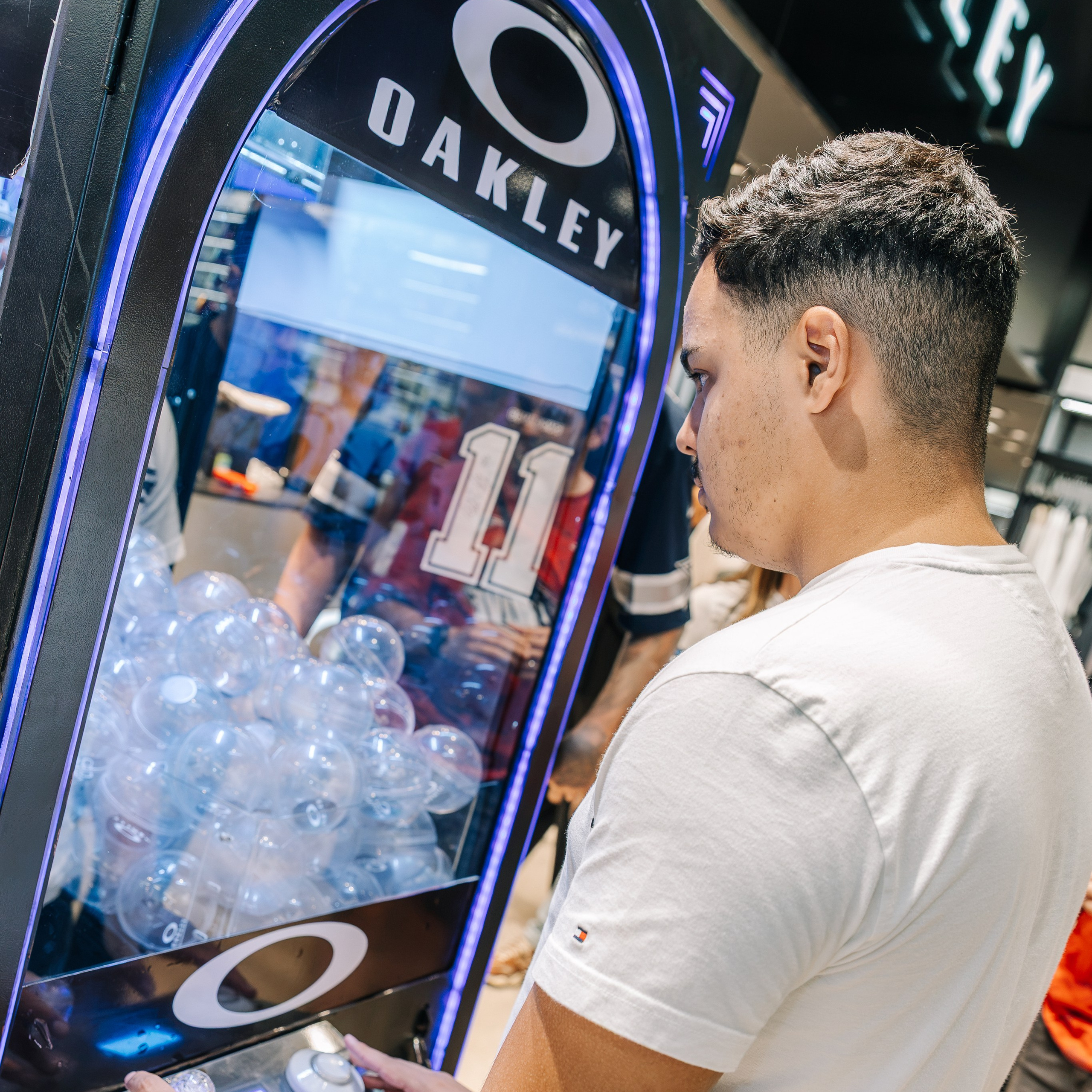 Oakley + NFL. Mareh Audiovisual