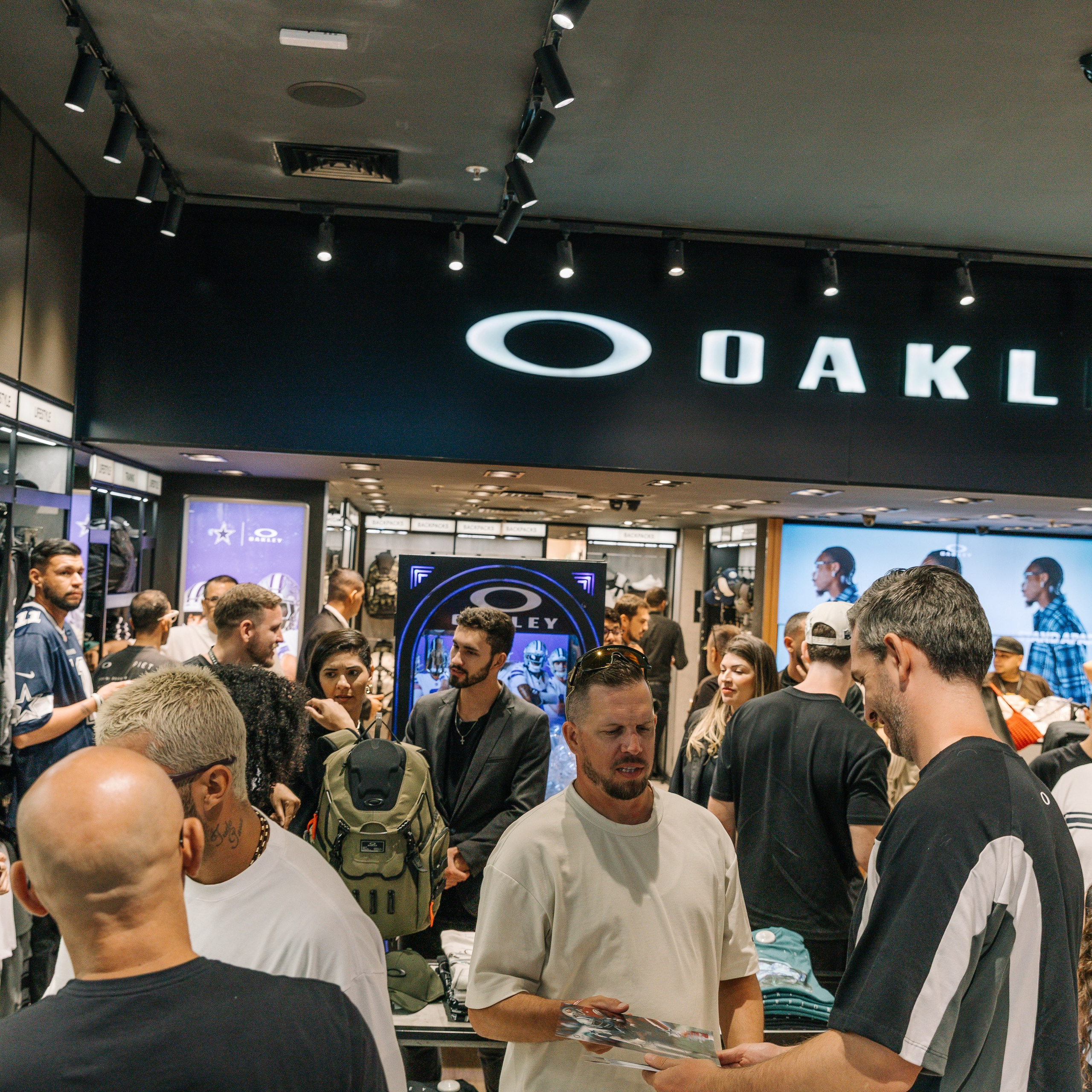 Oakley + NFL. Mareh Audiovisual