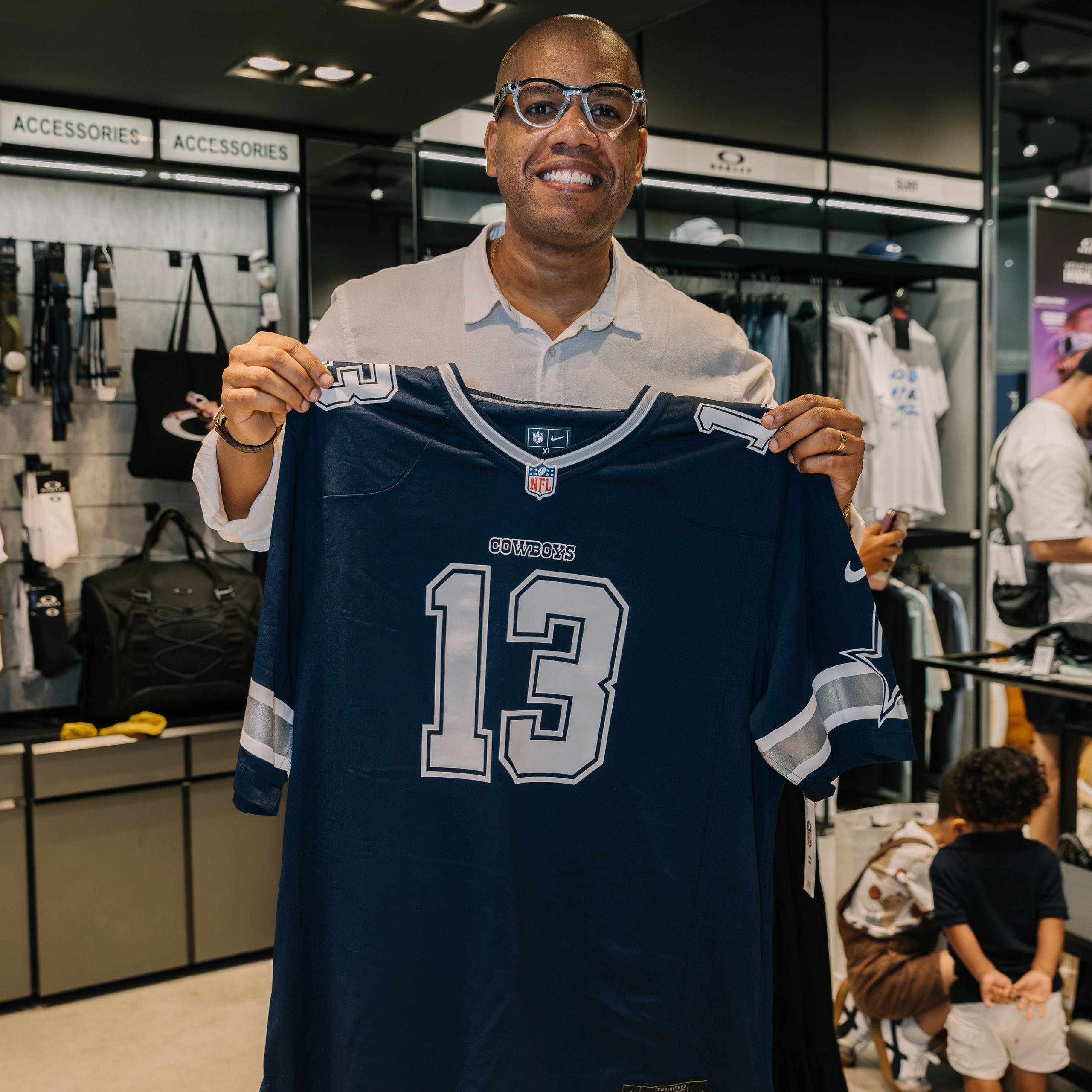 Oakley + NFL. Mareh Audiovisual