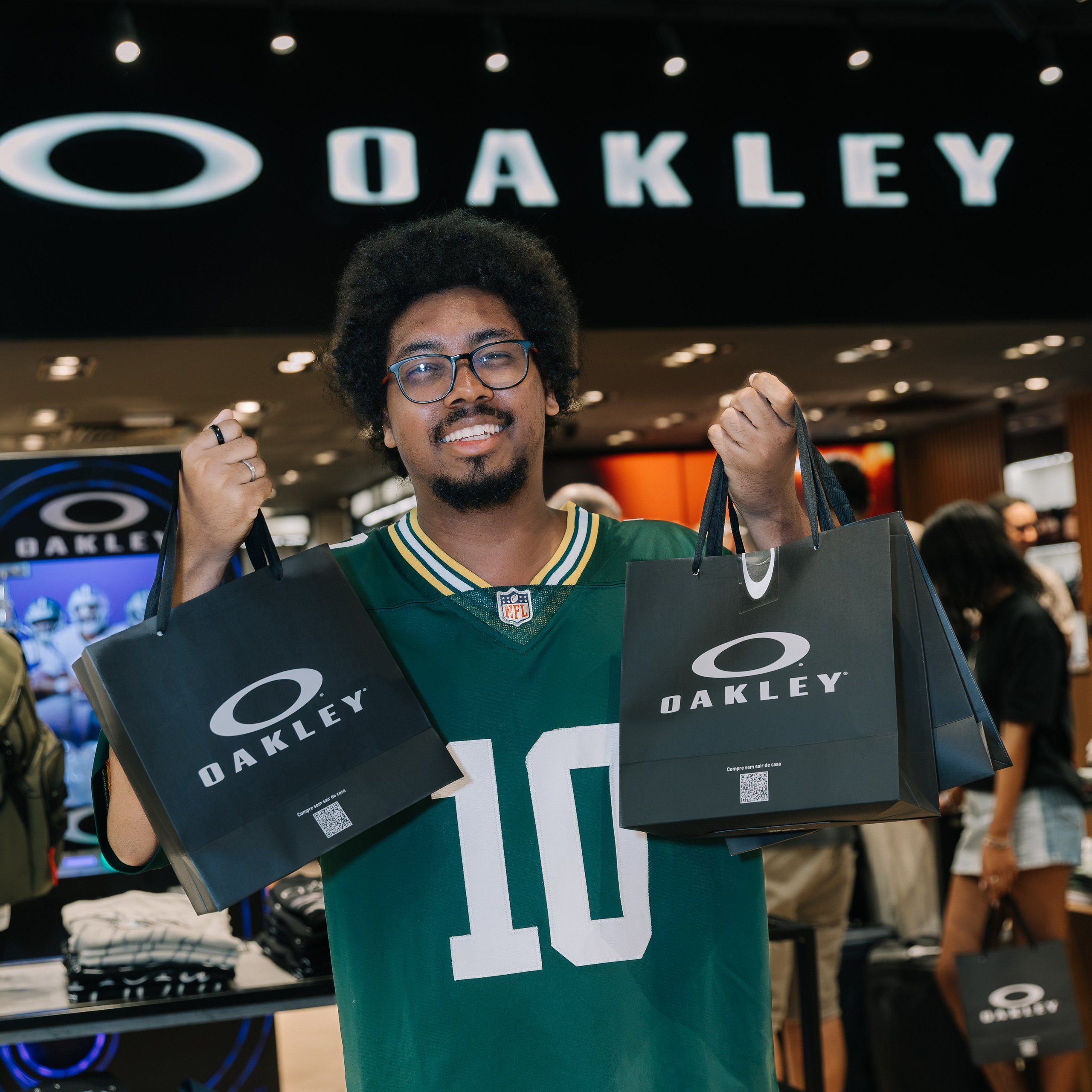 Oakley + NFL. Mareh Audiovisual