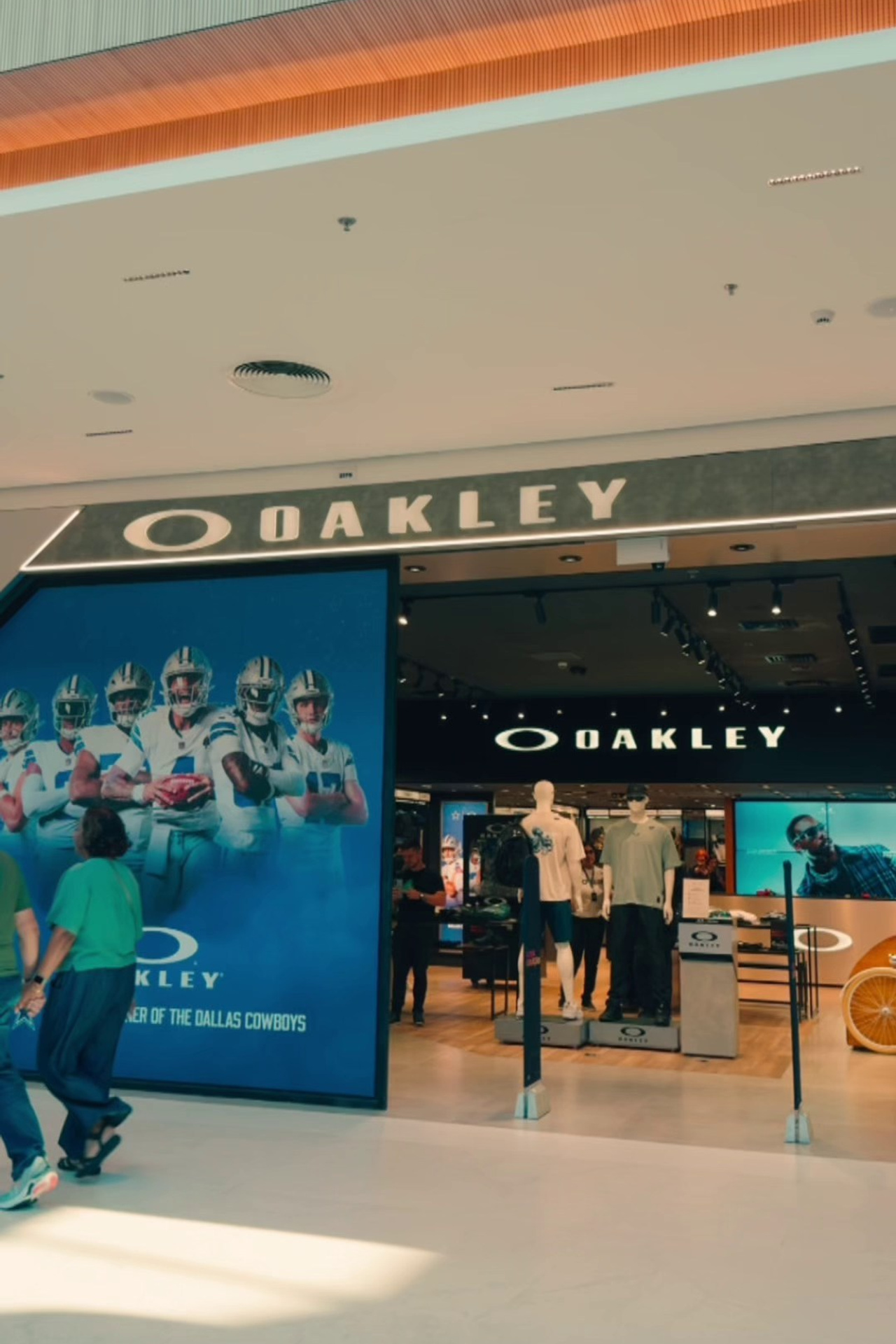 Oakley + NFL. Mareh Audiovisual
