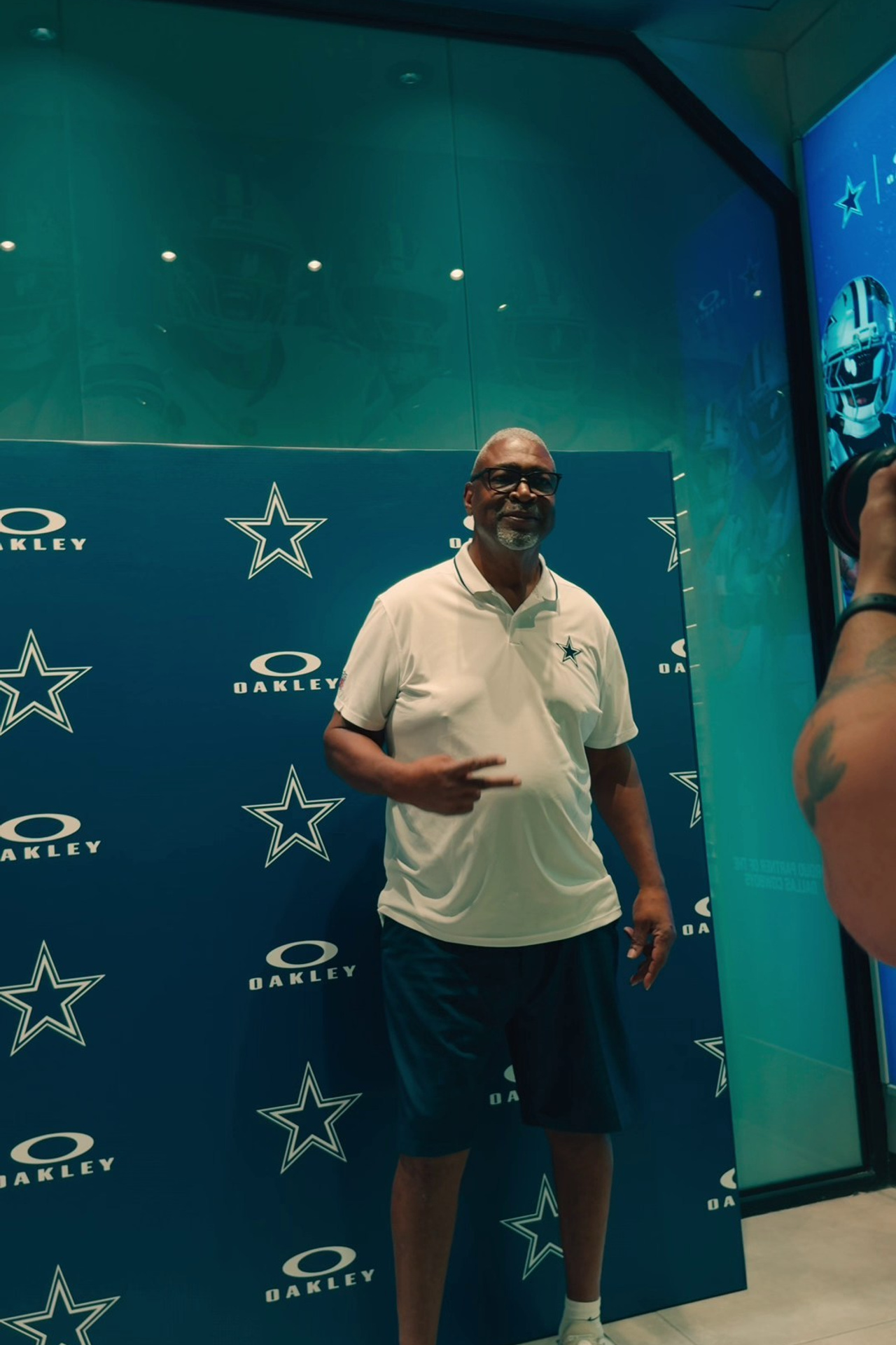 Oakley + NFL. Mareh Audiovisual