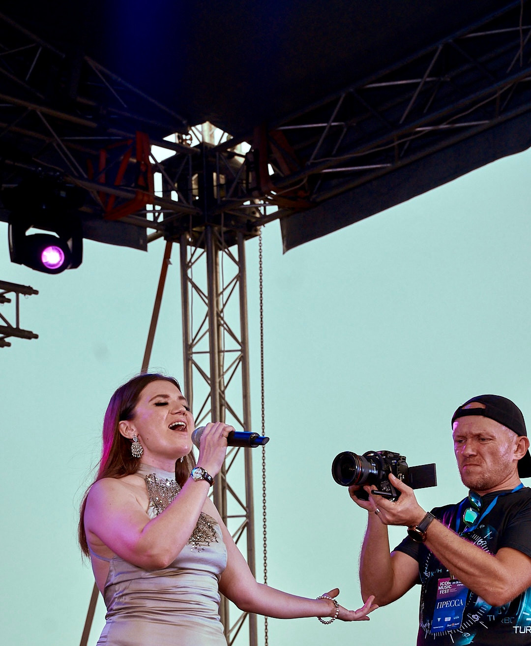 chanson RUSSIE pour le Festival Icon Music Fest, avec la presse