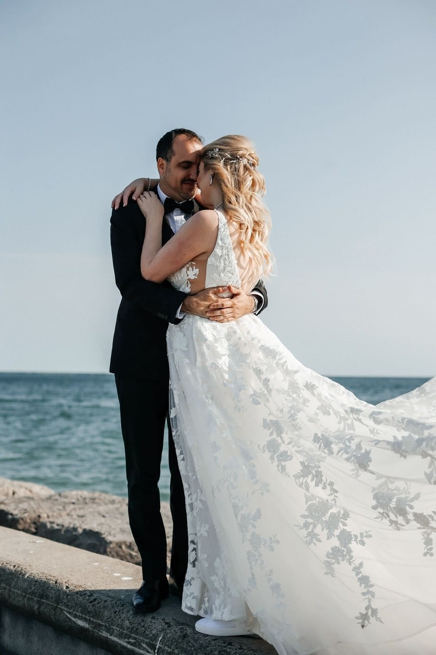 Romantic wedding video in Blue Mountain - candid storytelling by Storytellers Films