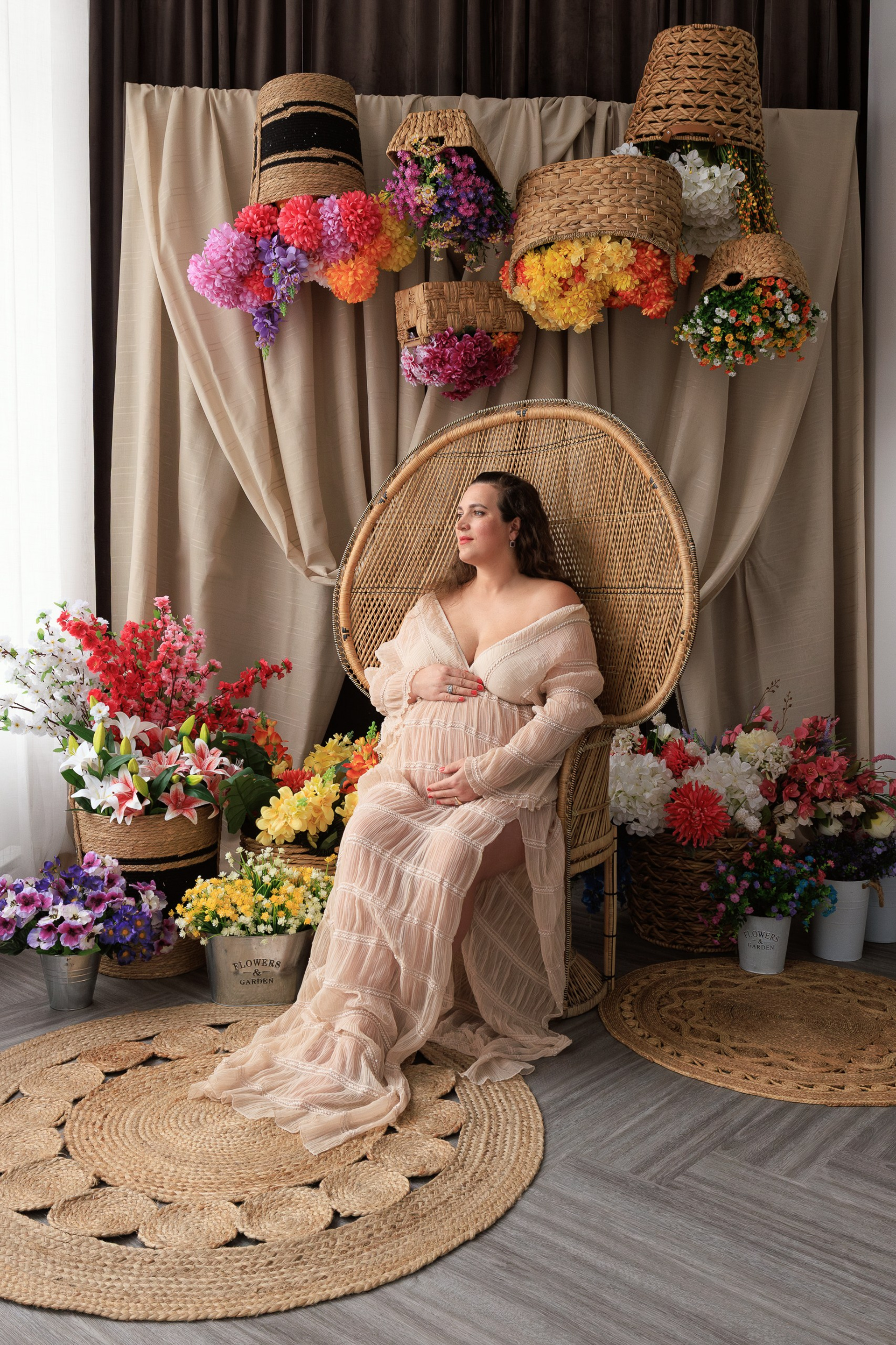 Yoldaș& Eugenia. Je suis photographe portraitiste et je réalise des portraits à toutes les étapes de votre vie! Bienvenue dans mon studio à Westmount, Qc