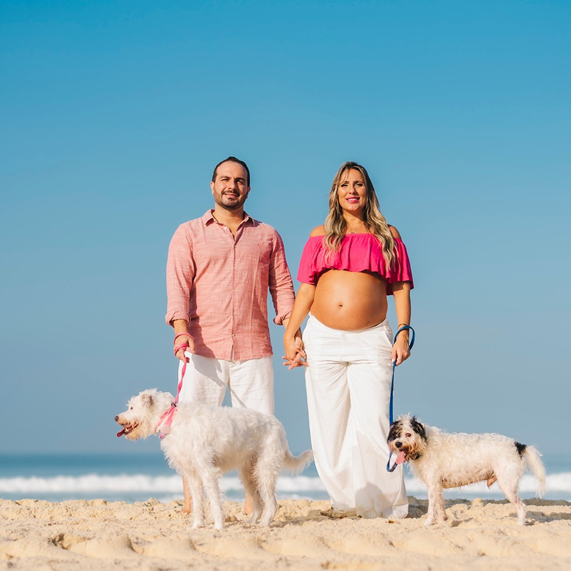 Casal em Ensaio Gestante ao ar livre na praia da Barra da Tijuca no Rio de Janeiro - Rafa Mesquita