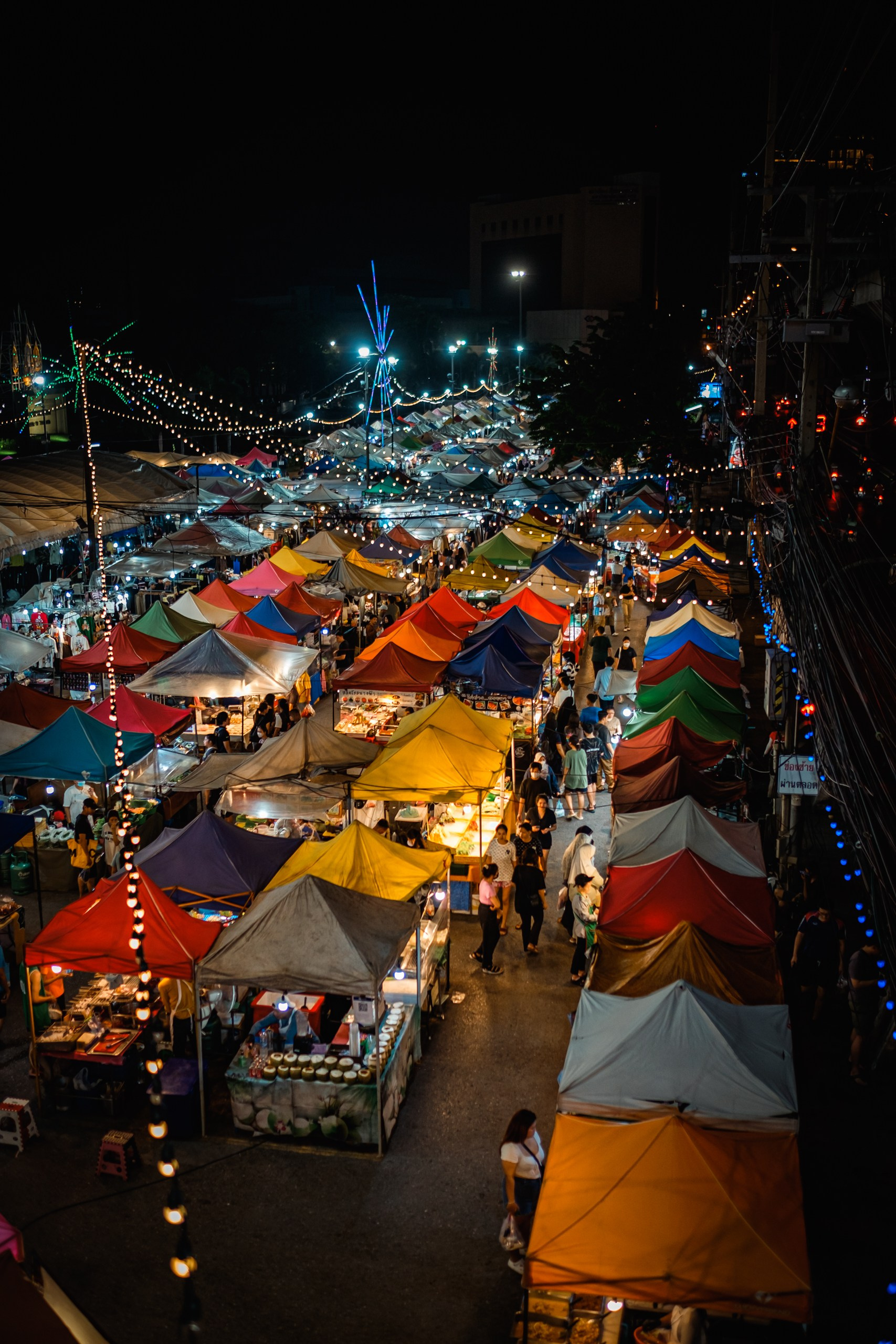 Ramkhamhaeng Night Market, Bangkok. Photographer in Seoul Dobrokvashina Natalya