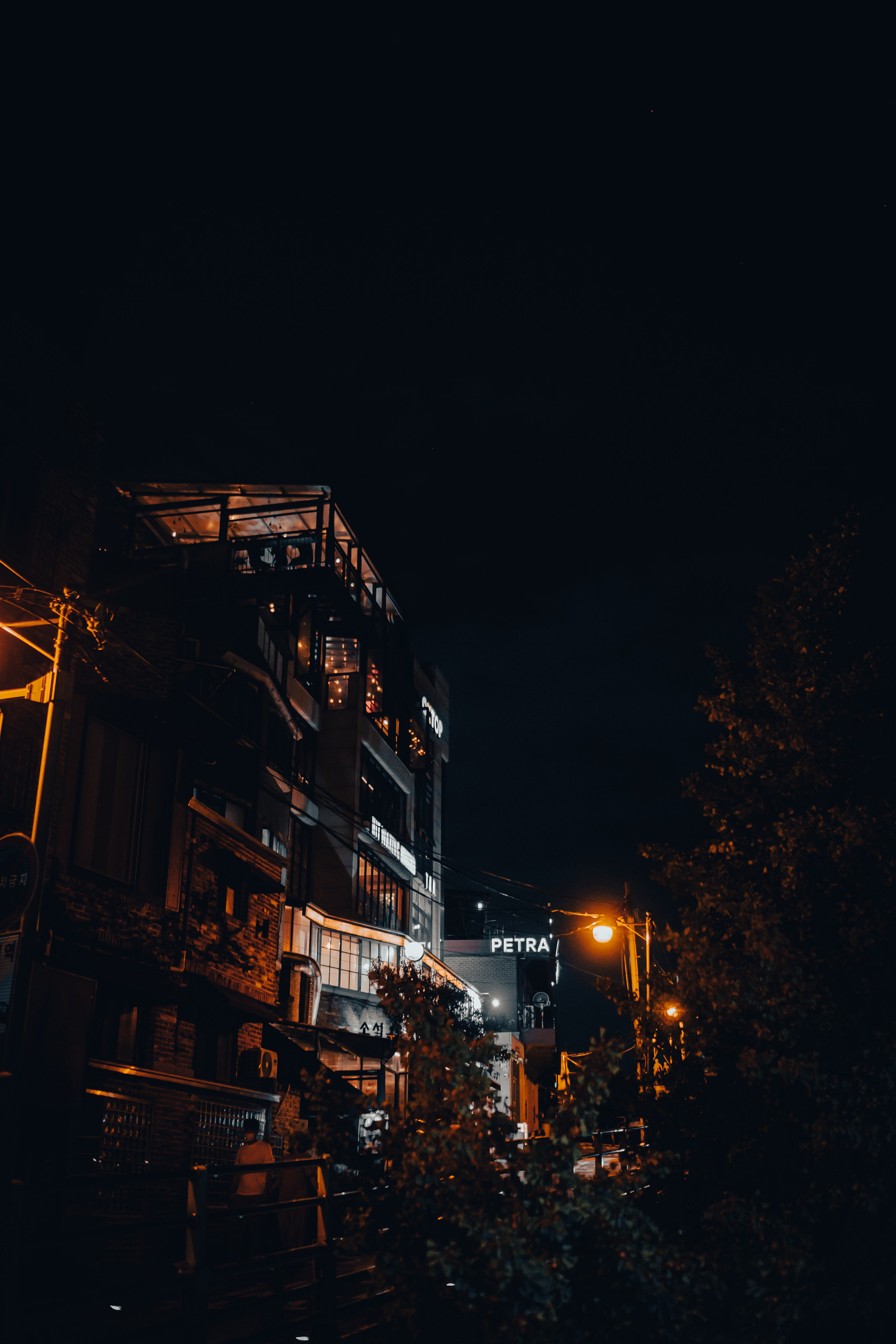 Itaewon, night street. Photographer in Seoul Dobrokvashina Natalya