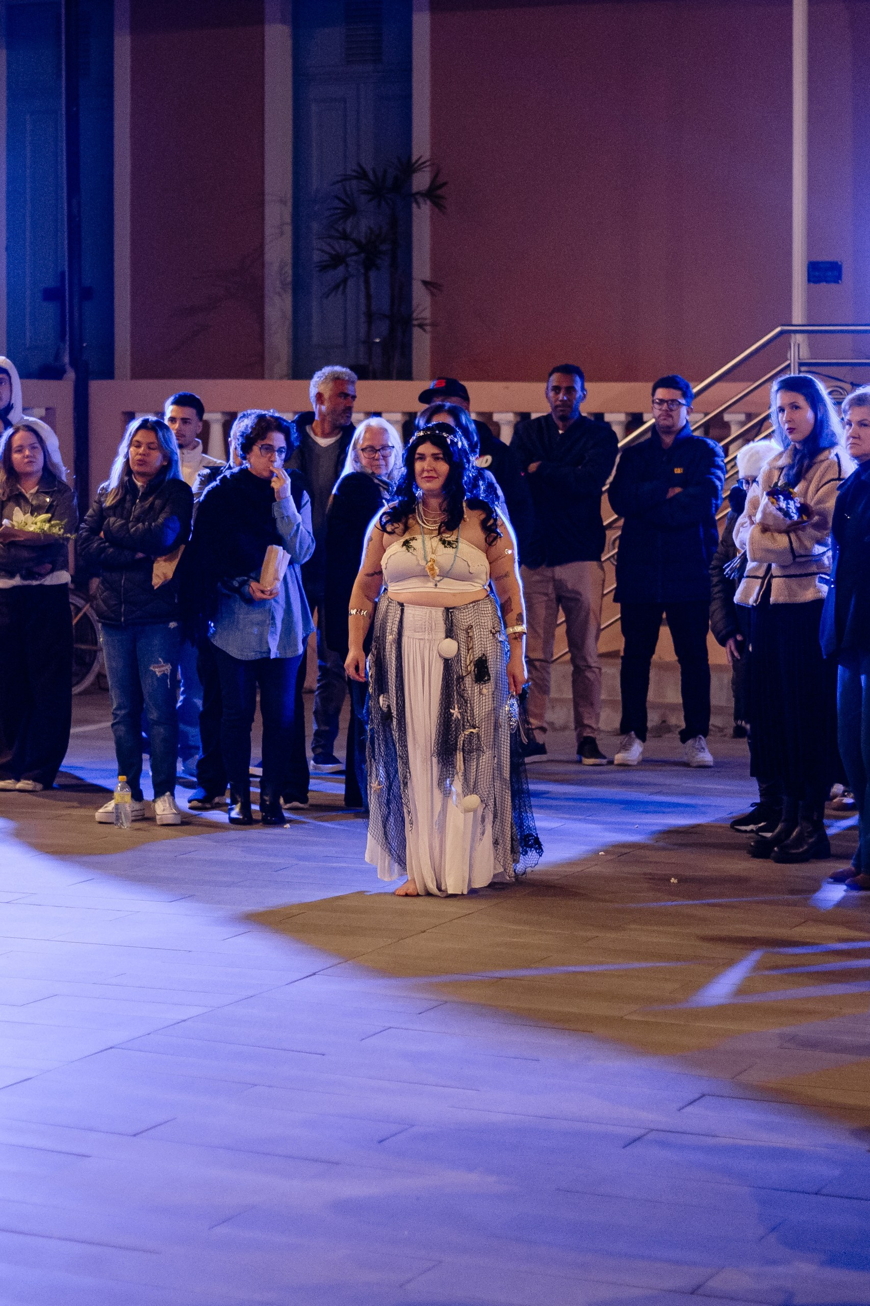 Fotografia de espetáculo teatral O Bem do Mar do grupo de teatro Anchieta Arte Cênica
