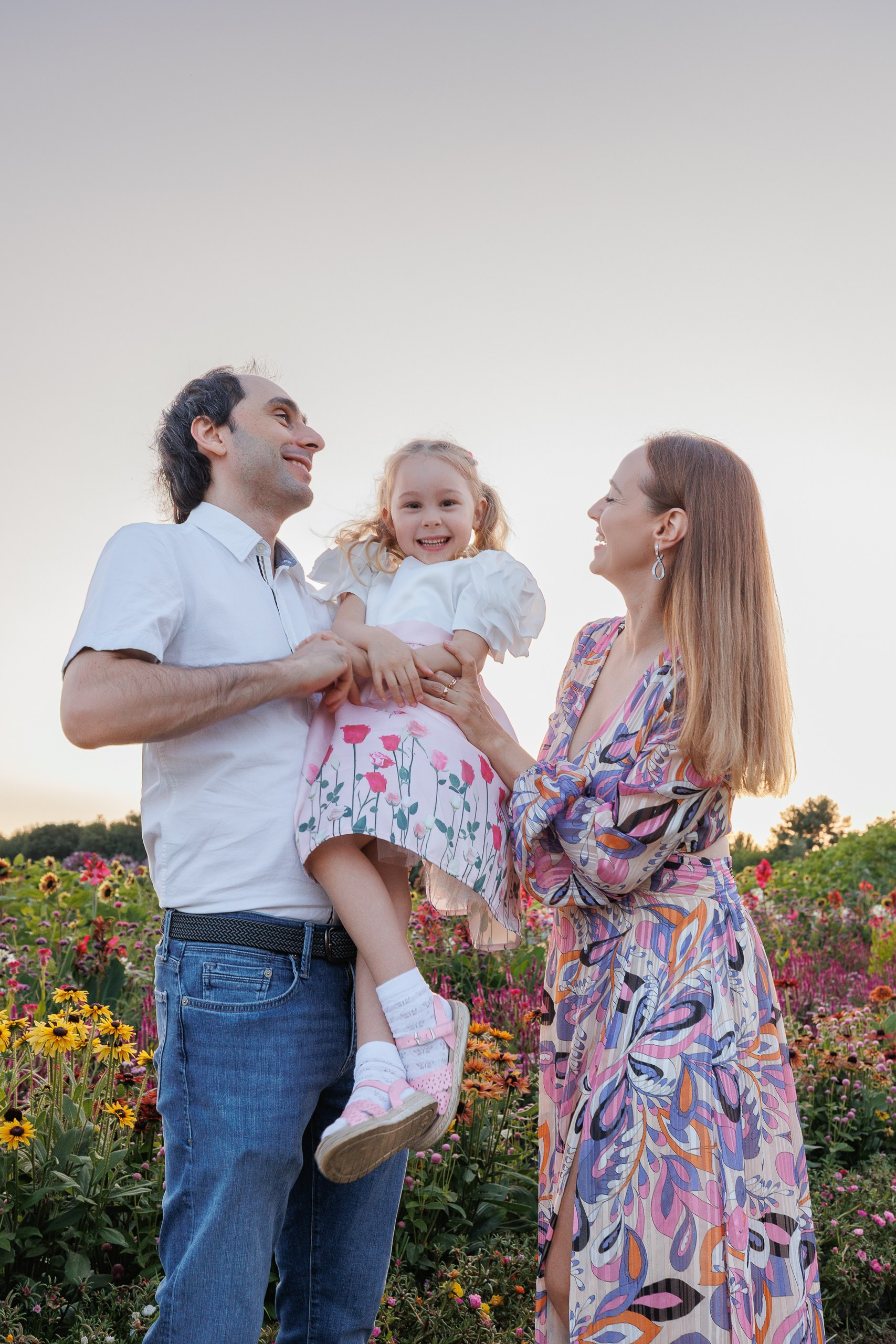 L’expérience “La Belle de Coteau-du-Lac” avec Anastasia et la famille. I am a portrait photographer, creating portraits at all stages of your life! Welcome to my studio in Westmount, Quebec