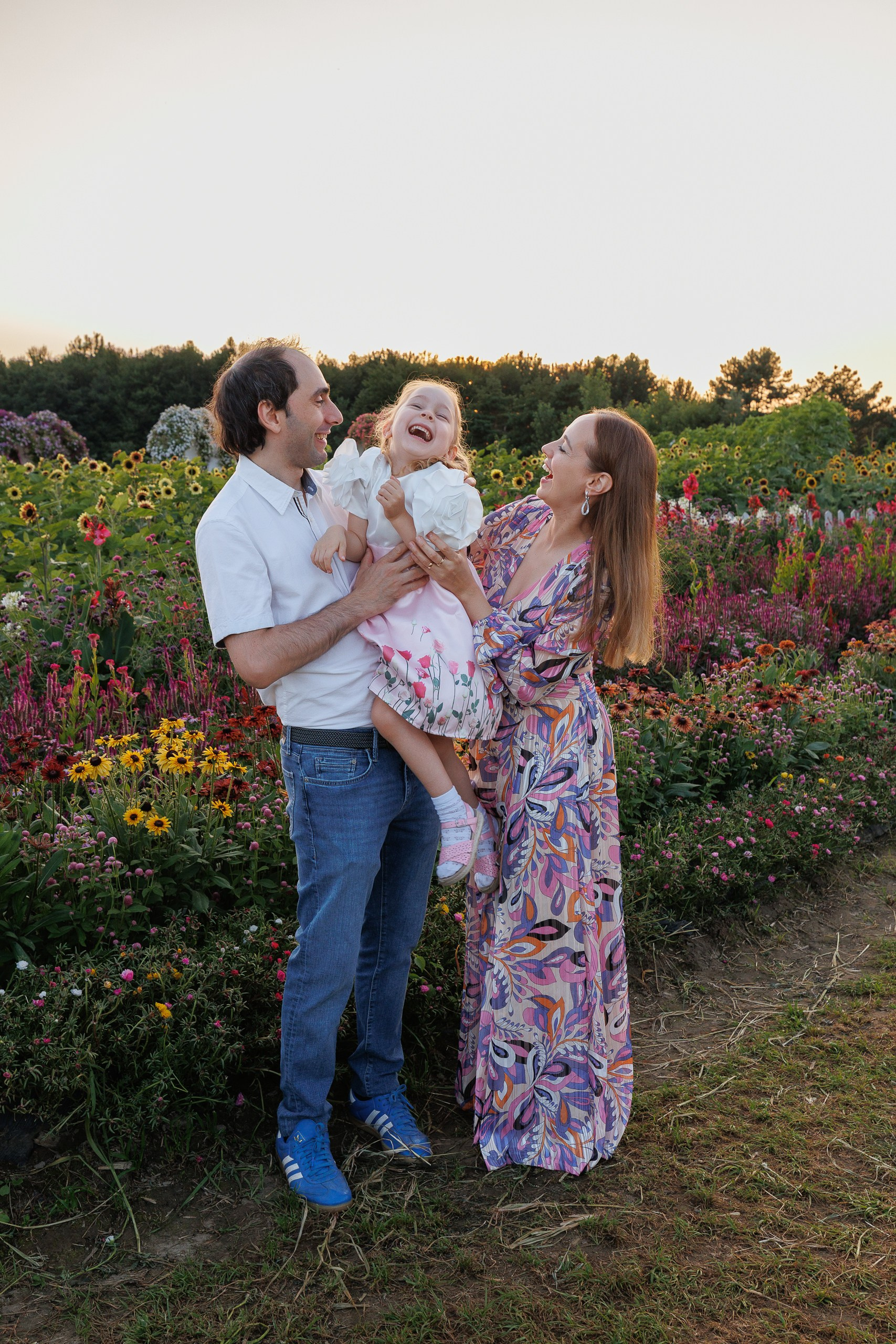 L’expérience “La Belle de Coteau-du-Lac” avec Anastasia et la famille. I am a portrait photographer, creating portraits at all stages of your life! Welcome to my studio in Westmount, Quebec