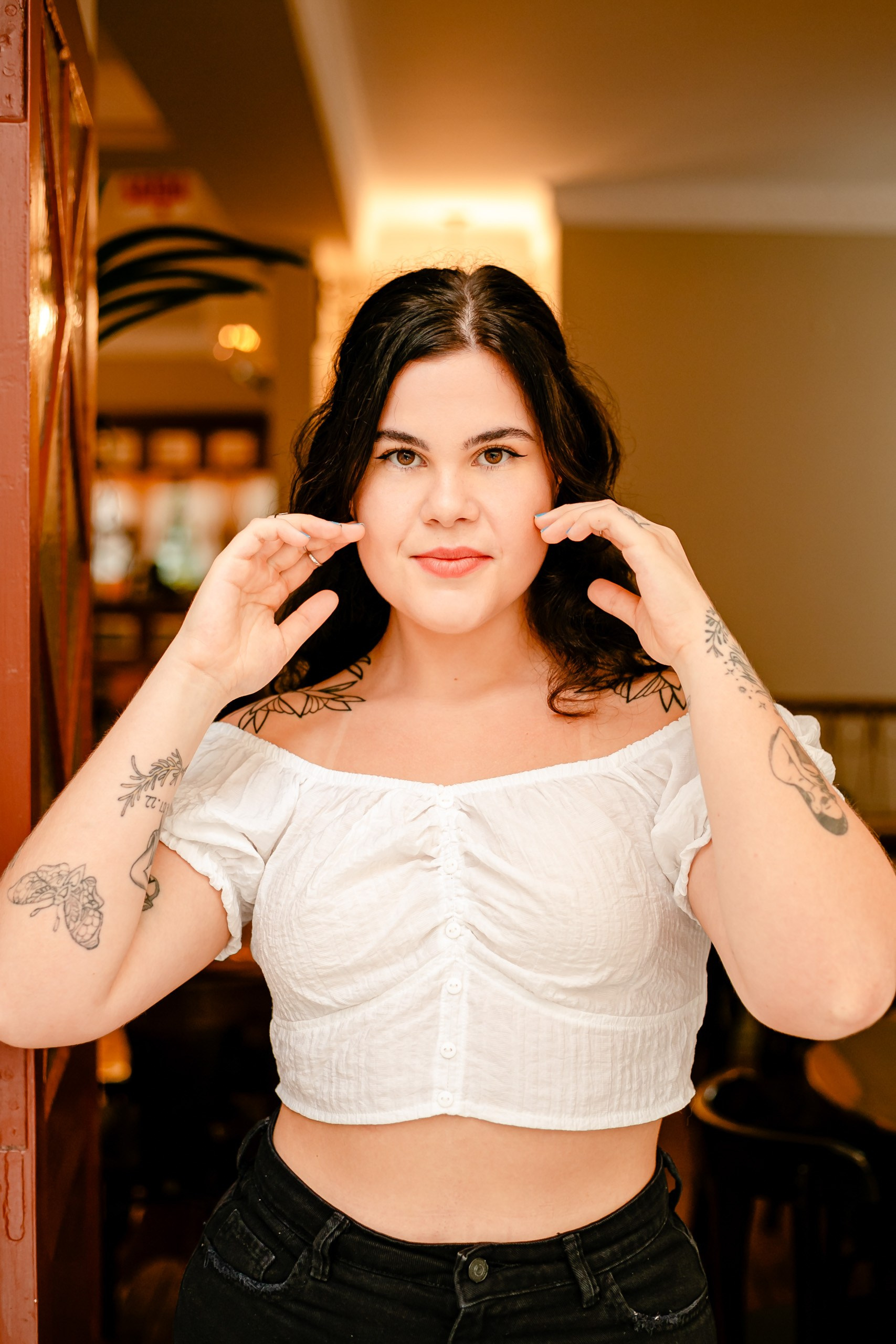 Ensaio fotográfico feminino em cafeteria da Joseane