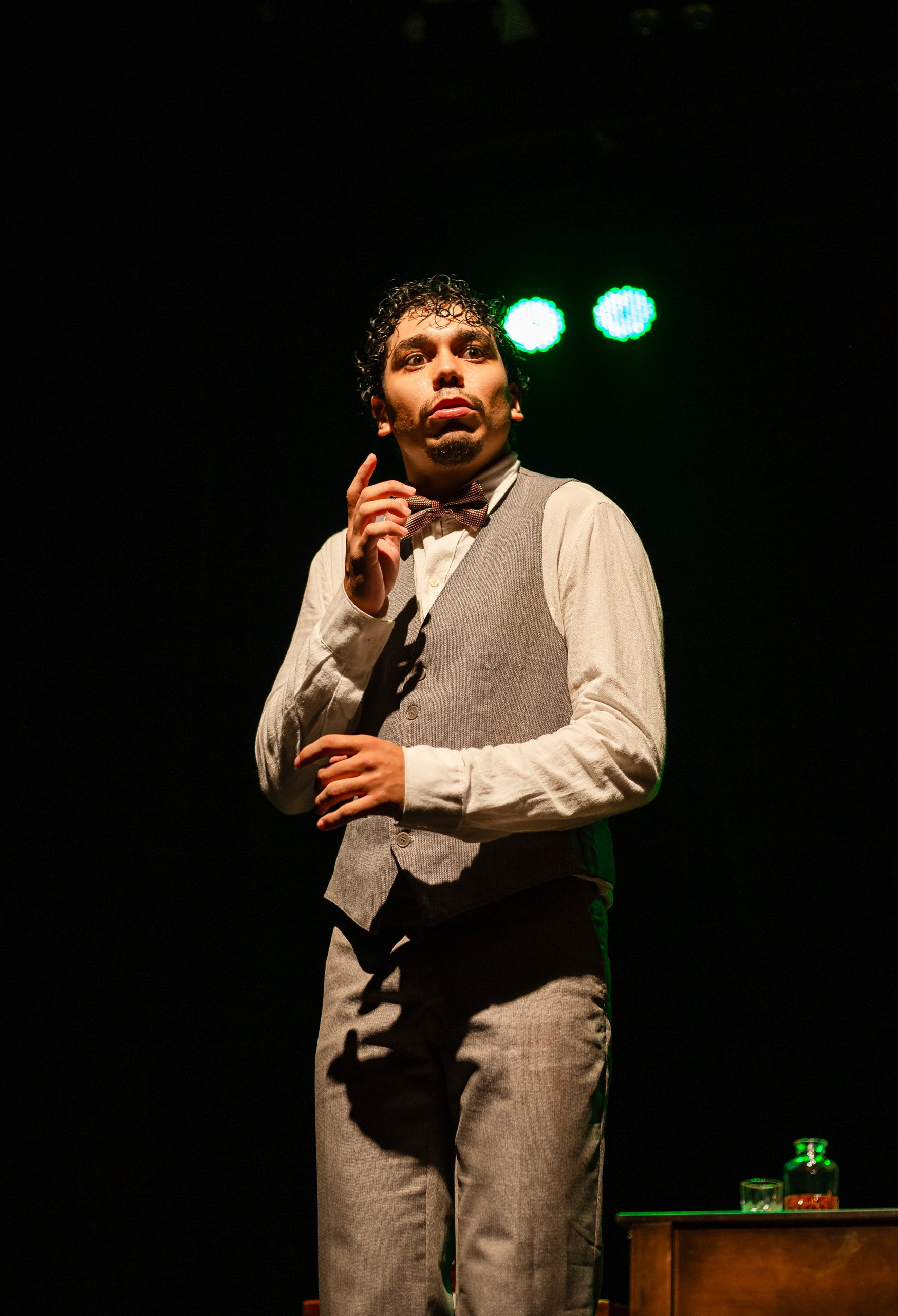 Fotografia de espetáculo teatral O Alienista do grupo de teatro Anchieta Arte Cênica