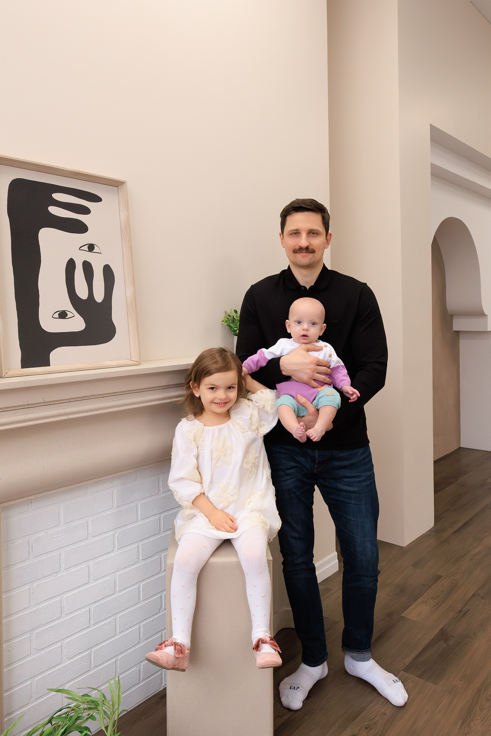 Mihaela Ruslan’s family moments. Je suis photographe portraitiste et je réalise des portraits à toutes les étapes de votre vie! Bienvenue dans mon studio à Westmount, Qc