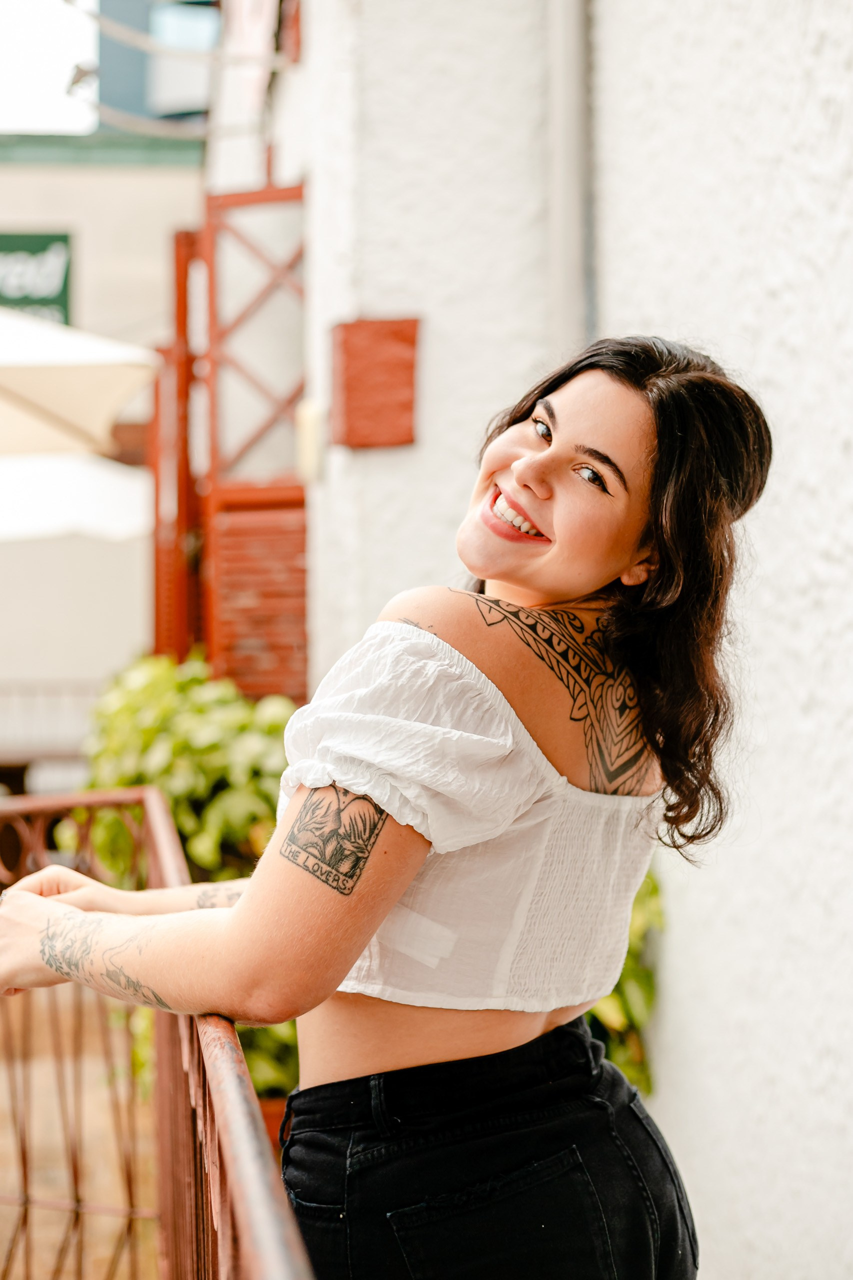Ensaio fotográfico feminino em cafeteria da Joseane