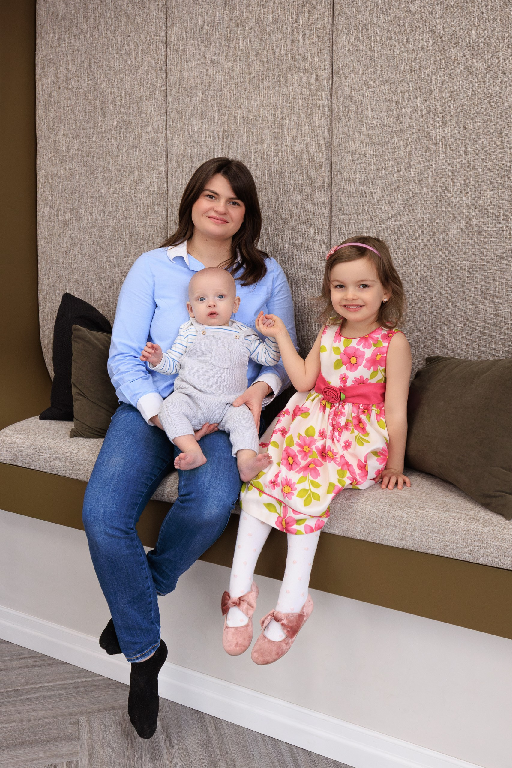 Mihaela Ruslan’s family moments. Je suis photographe portraitiste et je réalise des portraits à toutes les étapes de votre vie! Bienvenue dans mon studio à Westmount, Qc