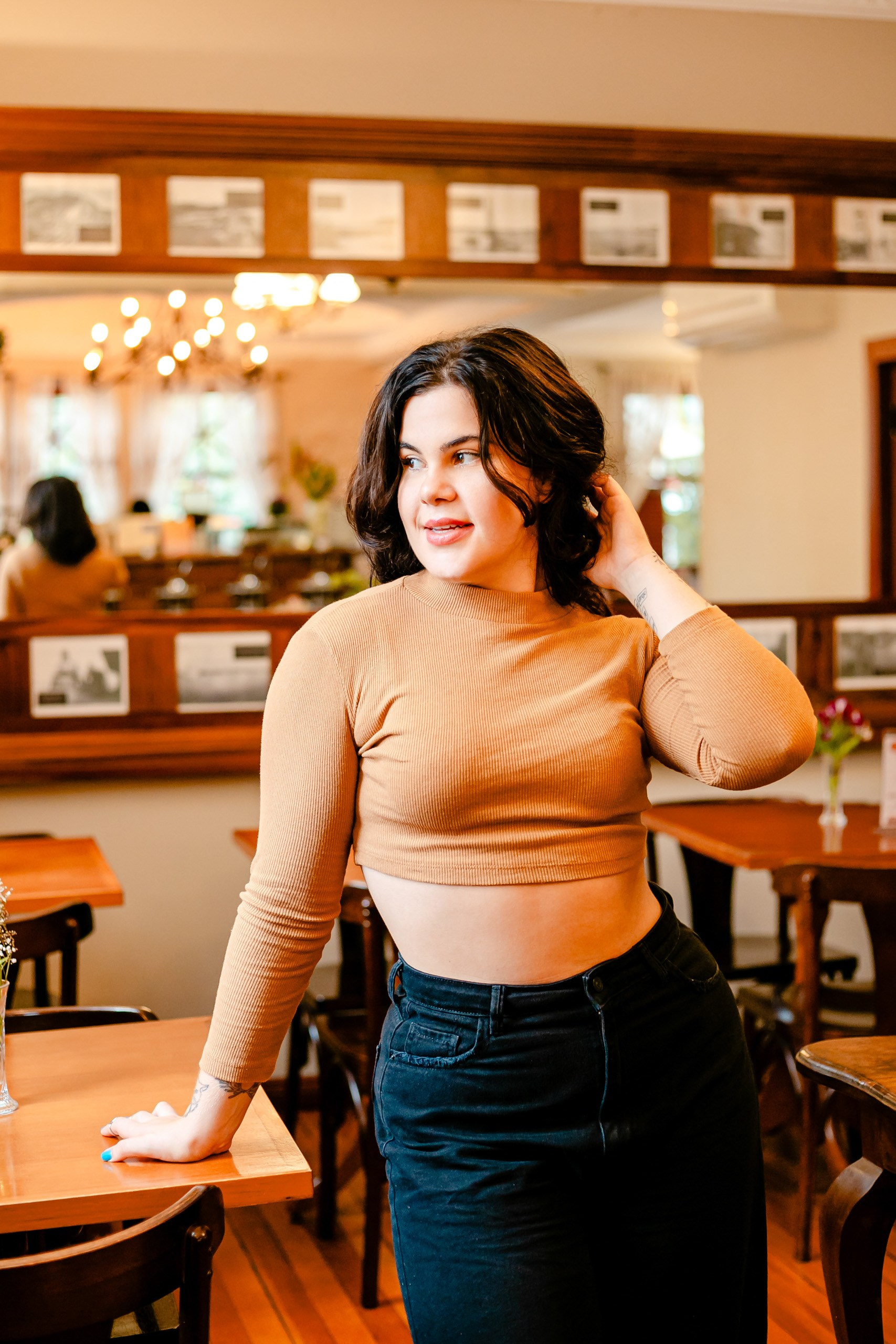 Ensaio fotográfico feminino em cafeteria da Joseane