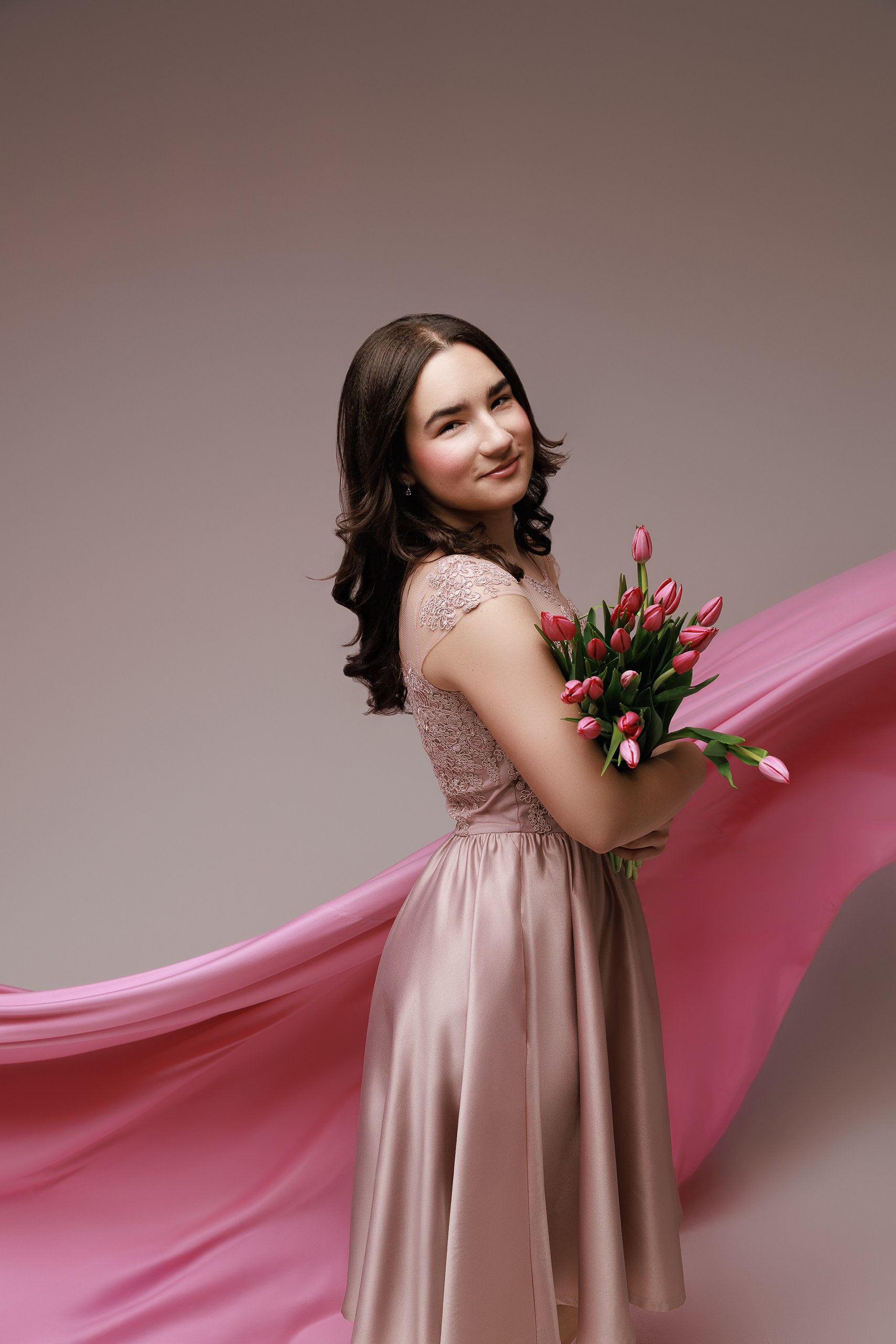 GLORIA Sweet 16. Je suis photographe portraitiste et je réalise des portraits à toutes les étapes de votre vie! Bienvenue dans mon studio à Westmount, Qc