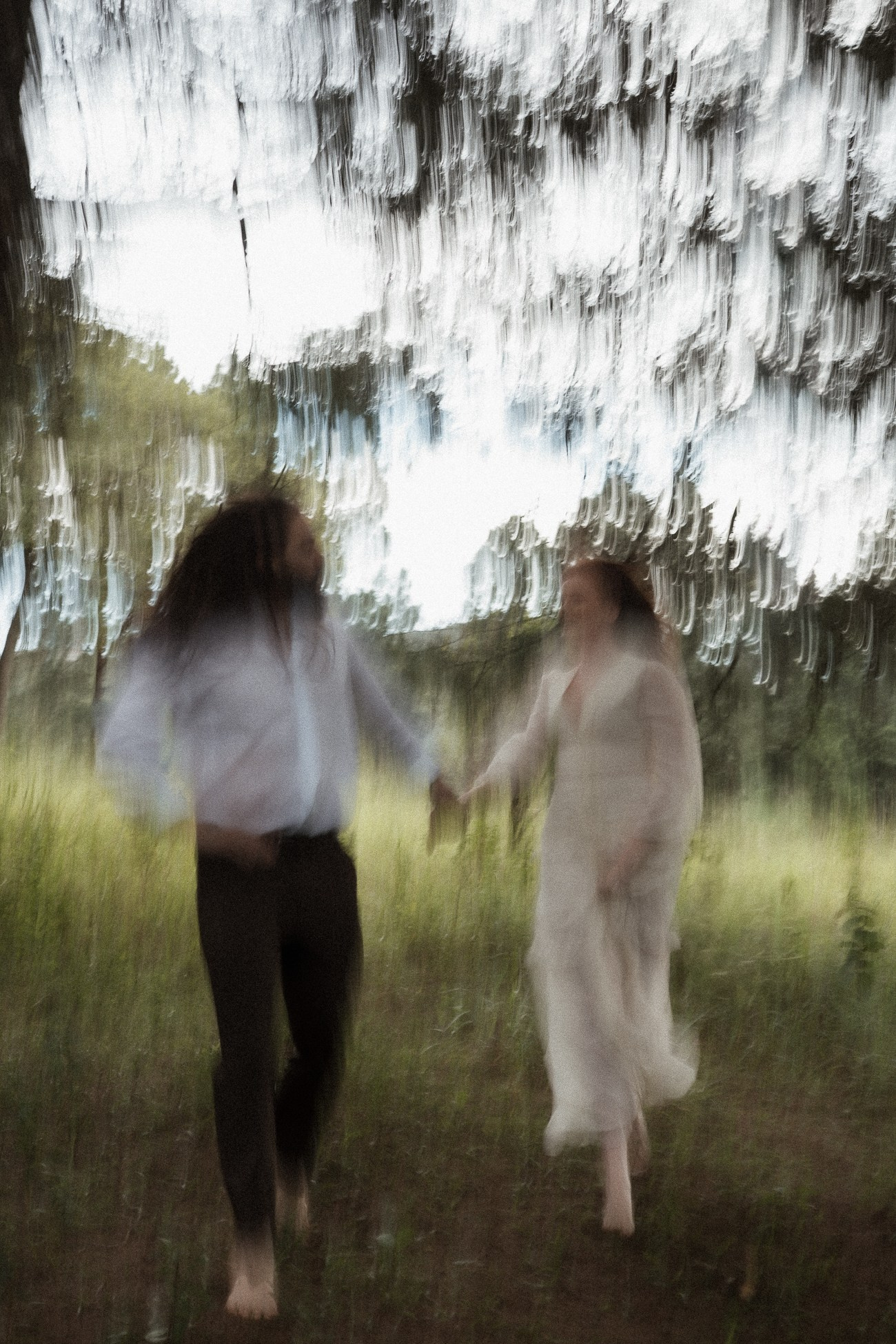 Ana e Igor em Ouro Preto MG no Vila Relicário com ensaio pré wedding elegante e natural realizado pela Edu e Josi Fotografia. Um pré casamento documental cheio de sentimento.