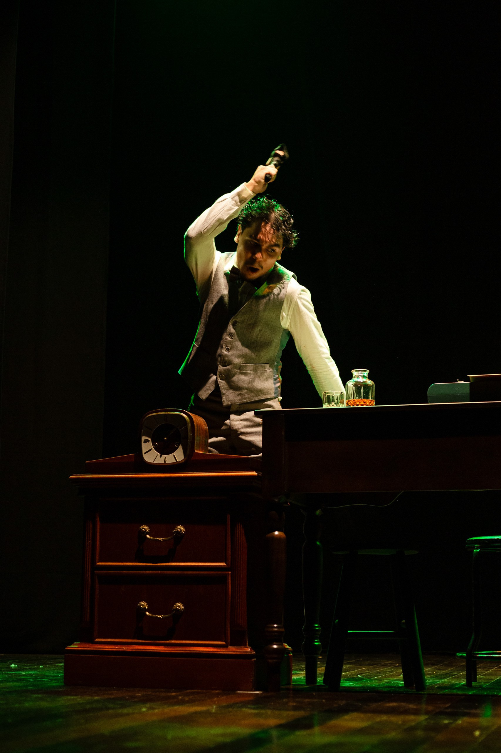 Fotografia de espetáculo teatral O Alienista do grupo de teatro Anchieta Arte Cênica