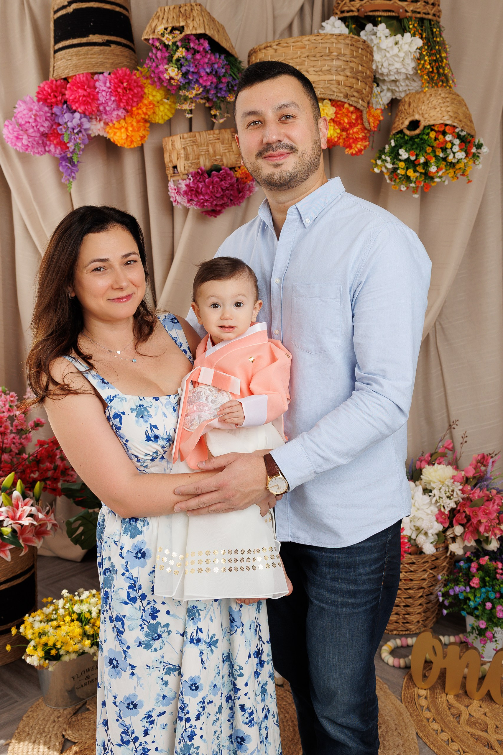 Kira’s 1ST Birthday. Je suis photographe portraitiste et je réalise des portraits à toutes les étapes de votre vie! Bienvenue dans mon studio à Westmount, Qc