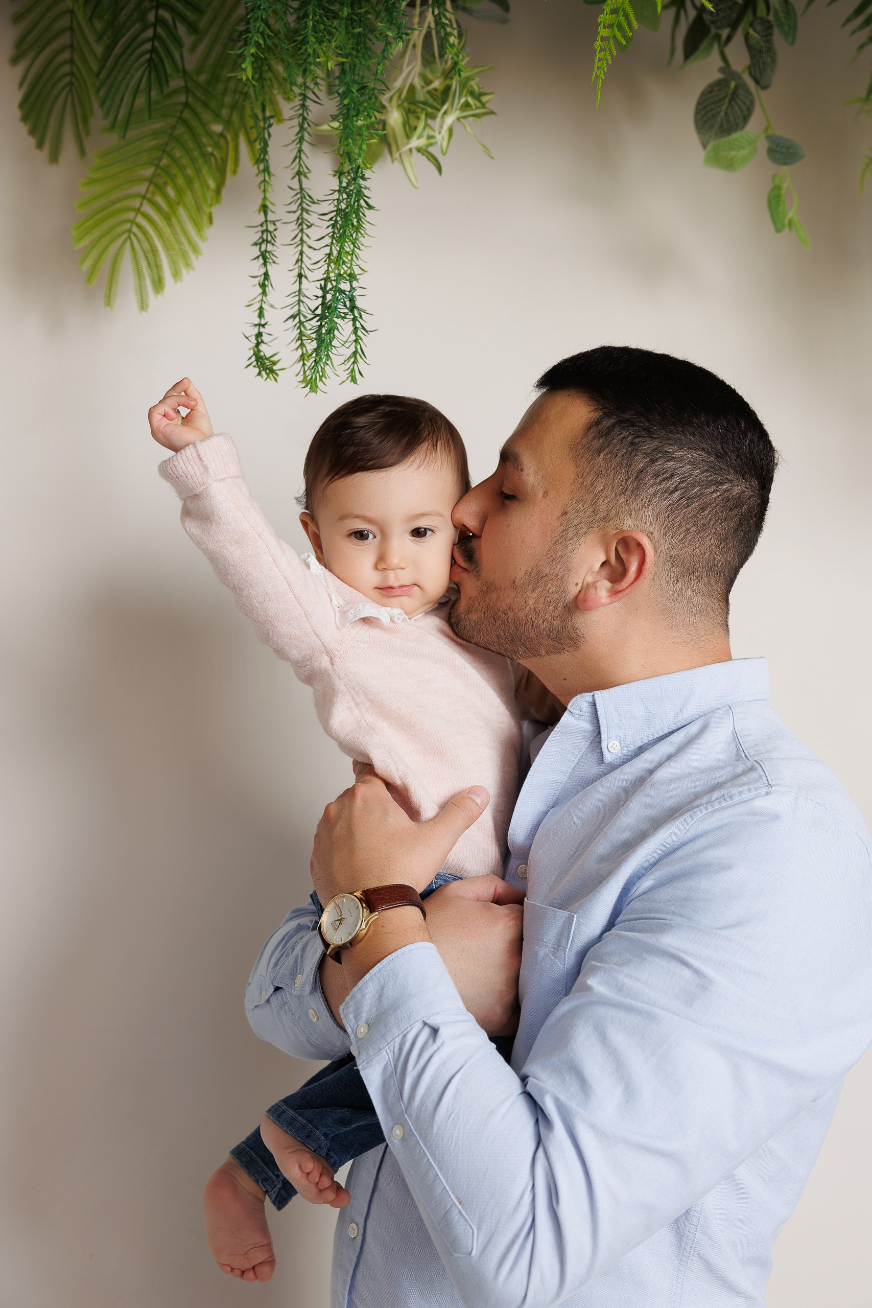 Kira’s 1ST Birthday. Je suis photographe portraitiste et je réalise des portraits à toutes les étapes de votre vie! Bienvenue dans mon studio à Westmount, Qc