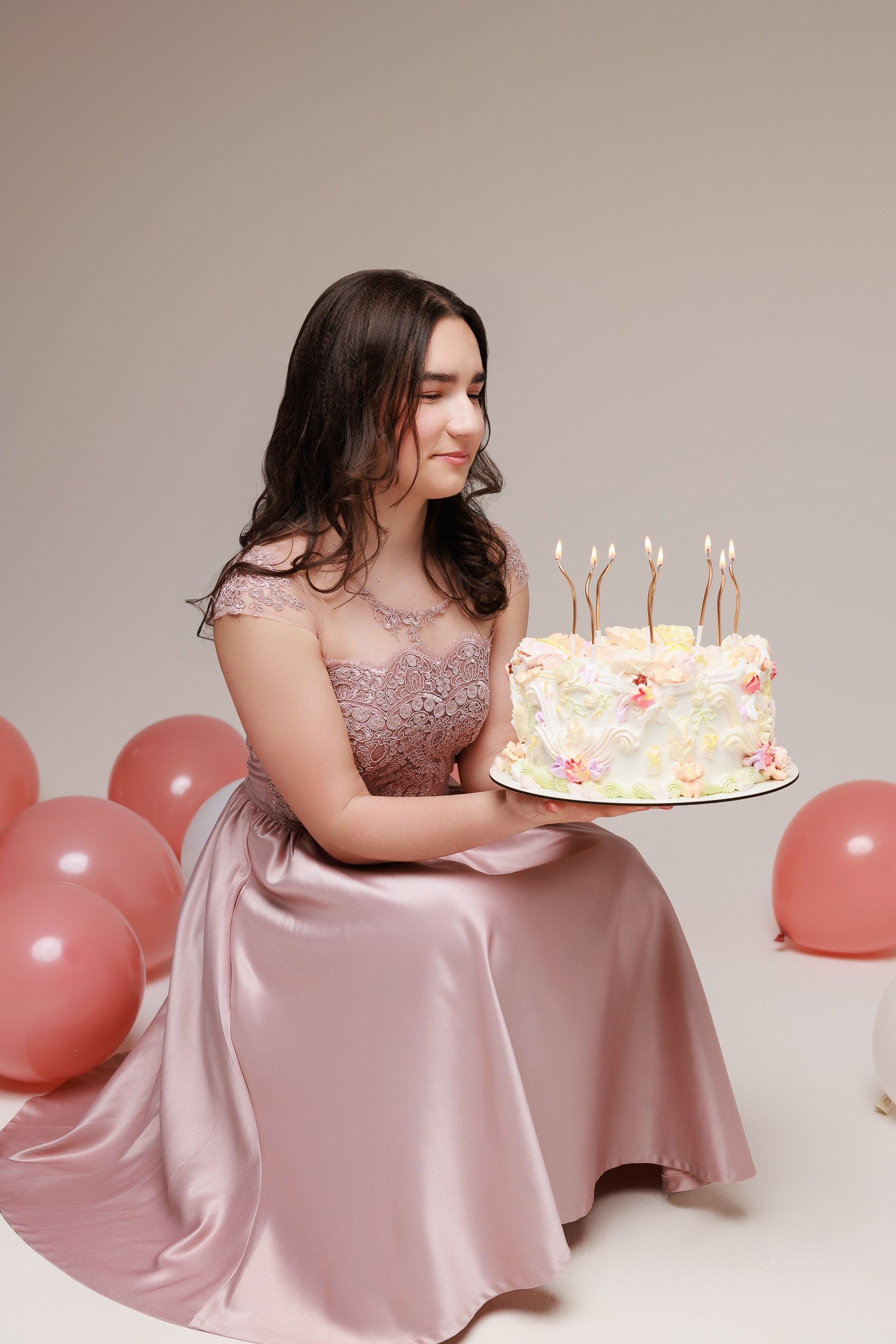 GLORIA Sweet 16. Je suis photographe portraitiste et je réalise des portraits à toutes les étapes de votre vie! Bienvenue dans mon studio à Westmount, Qc