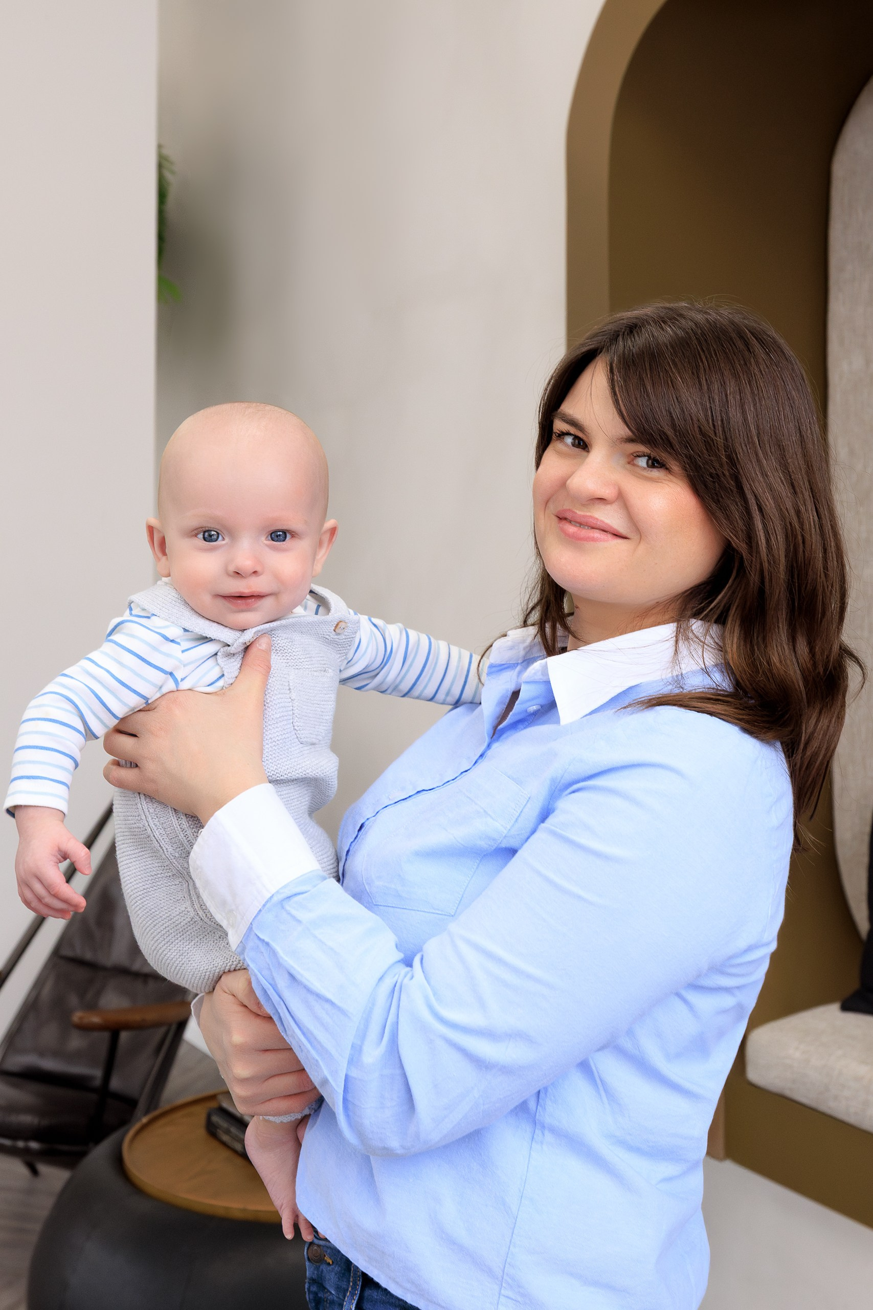 Mihaela Ruslan’s family moments. Je suis photographe portraitiste et je réalise des portraits à toutes les étapes de votre vie! Bienvenue dans mon studio à Westmount, Qc