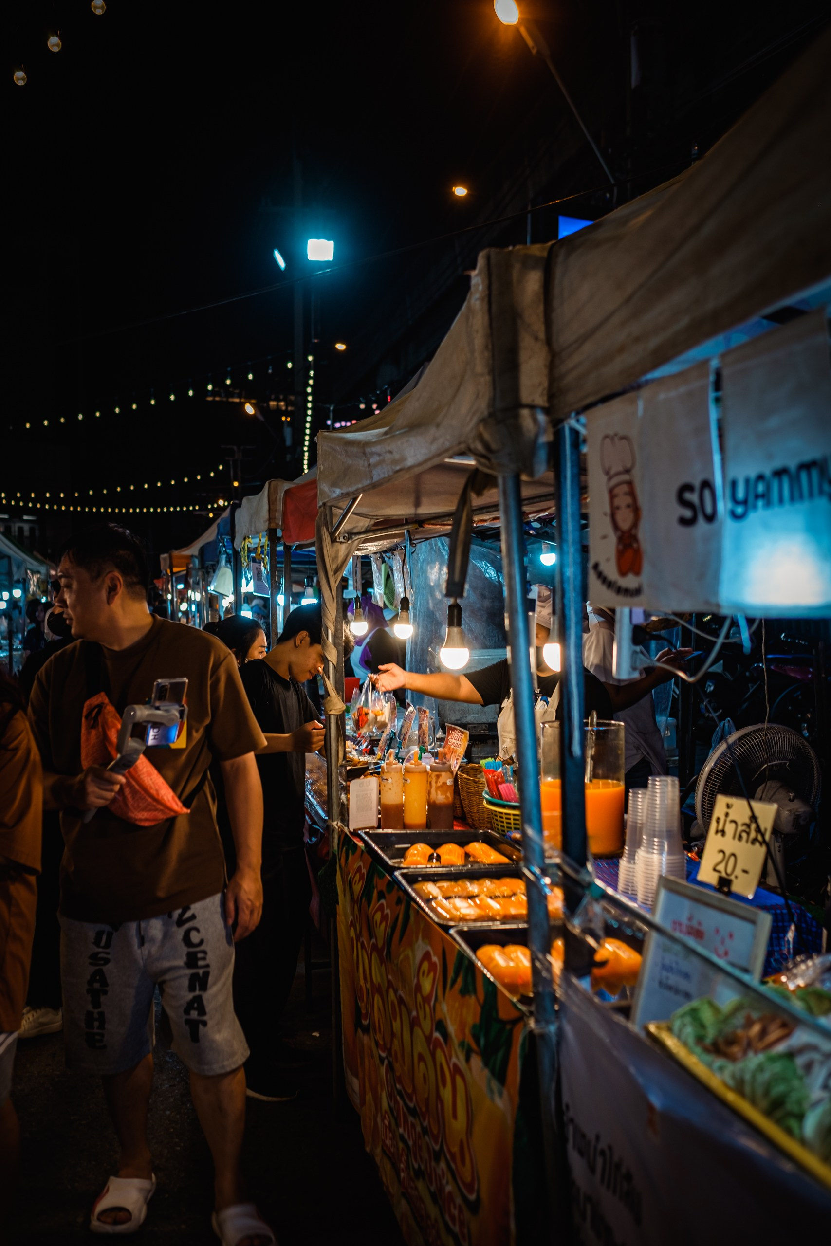 Ramkhamhaeng Night Market, Bangkok. Photographer in Seoul Dobrokvashina Natalya