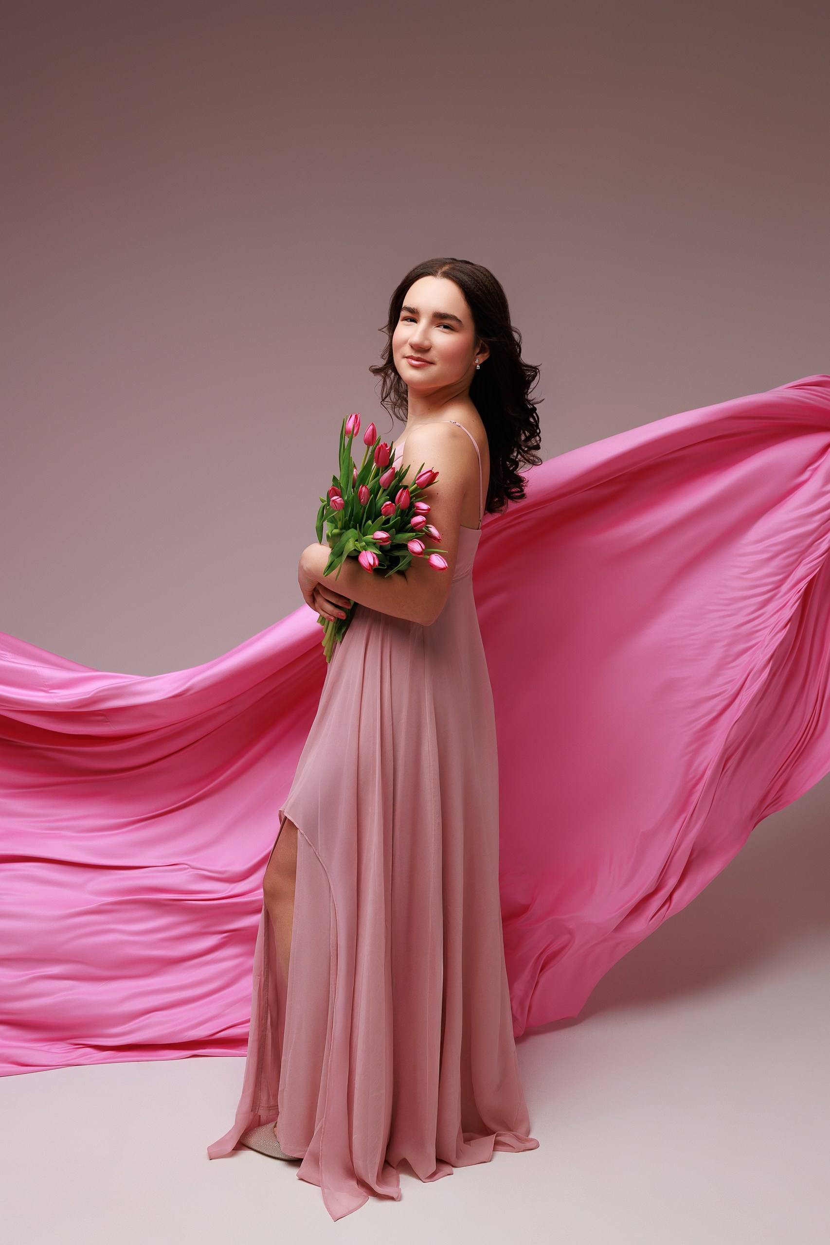 GLORIA Sweet 16. Je suis photographe portraitiste et je réalise des portraits à toutes les étapes de votre vie! Bienvenue dans mon studio à Westmount, Qc