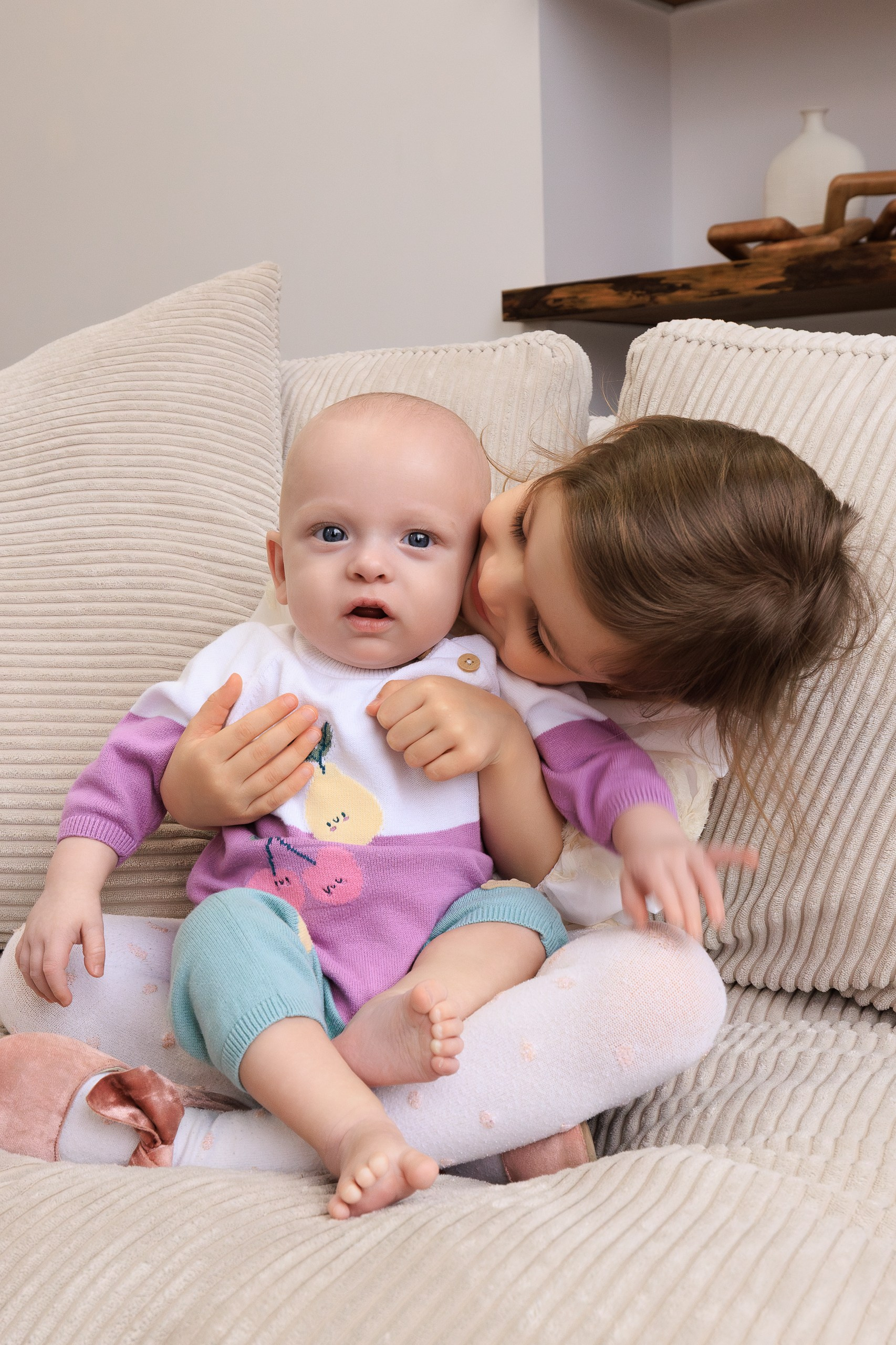 Mihaela Ruslan’s family moments. Je suis photographe portraitiste et je réalise des portraits à toutes les étapes de votre vie! Bienvenue dans mon studio à Westmount, Qc