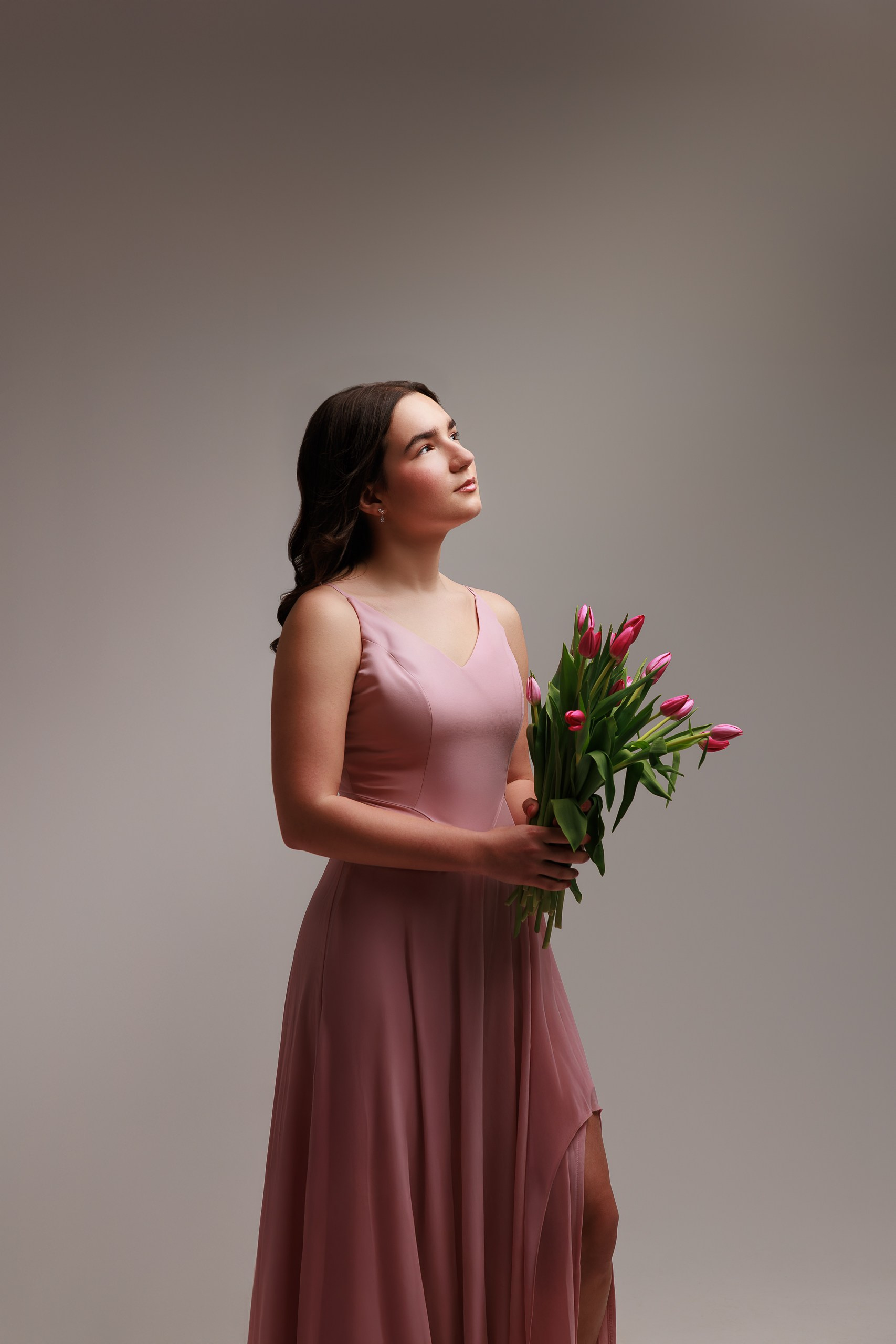 GLORIA Sweet 16. Je suis photographe portraitiste et je réalise des portraits à toutes les étapes de votre vie! Bienvenue dans mon studio à Westmount, Qc