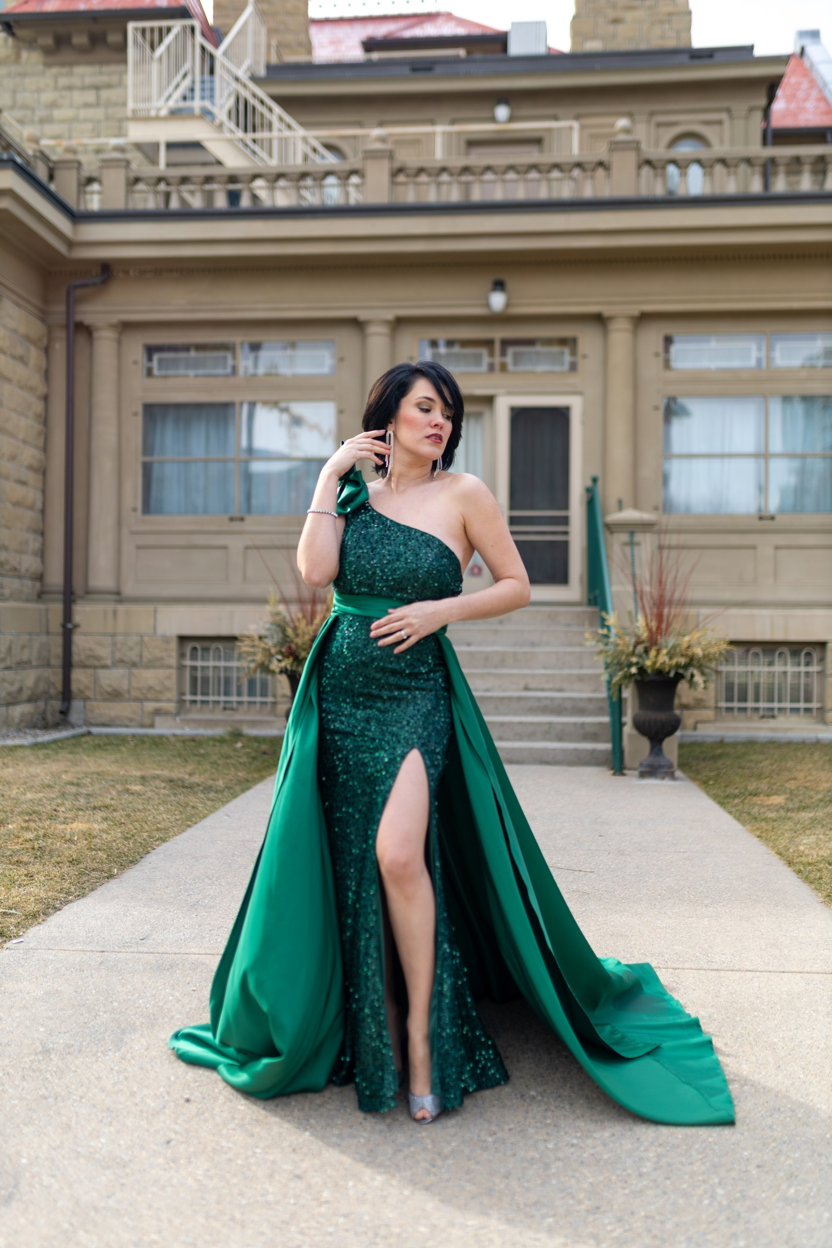 Odarbys Vergara Del Toro Shines in a Stunning Green Dress. ProFly Media Inc. — Cinematic photo and video production for brands, businesses, and spaces in Calgary