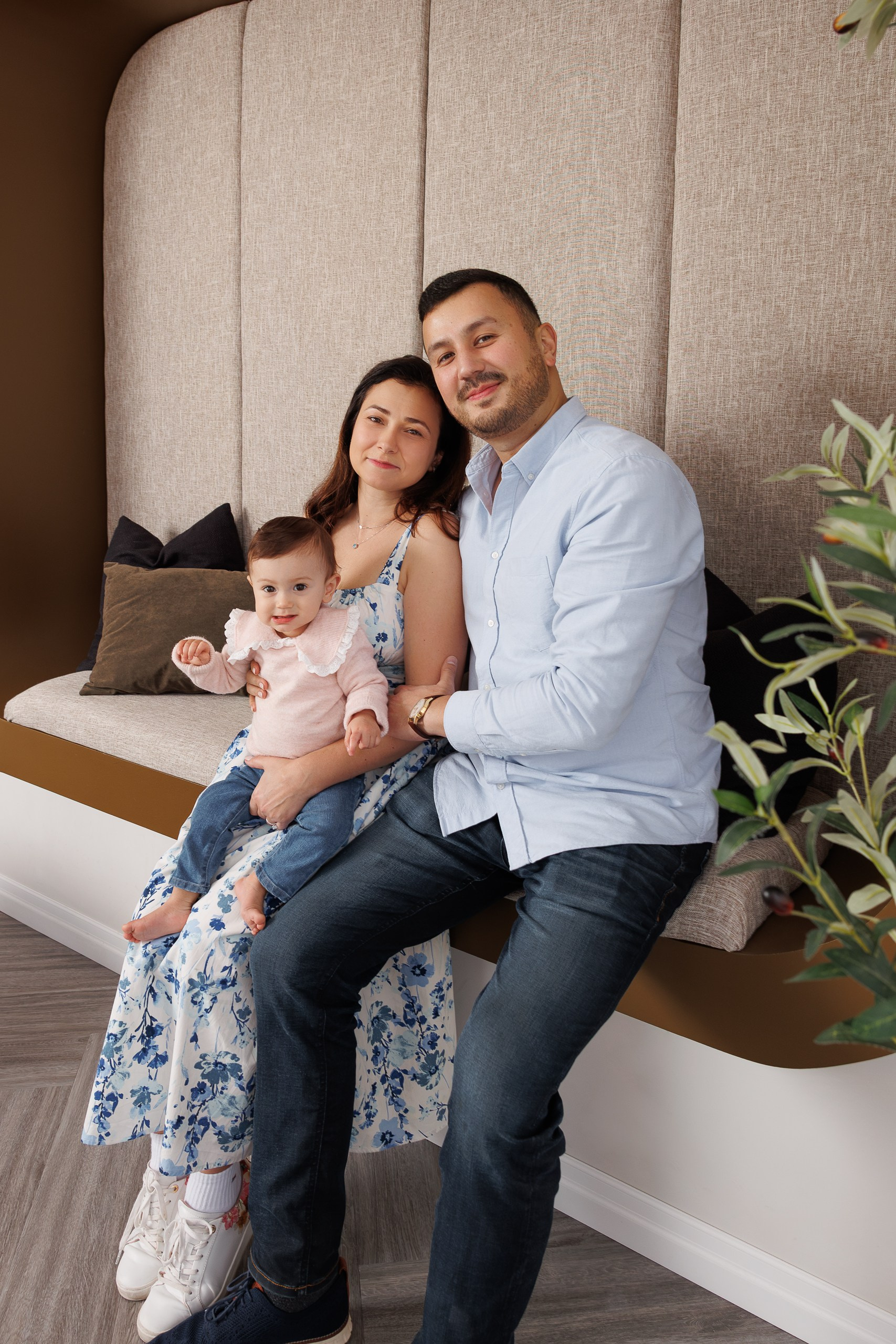 Kira’s 1ST Birthday. Je suis photographe portraitiste et je réalise des portraits à toutes les étapes de votre vie! Bienvenue dans mon studio à Westmount, Qc