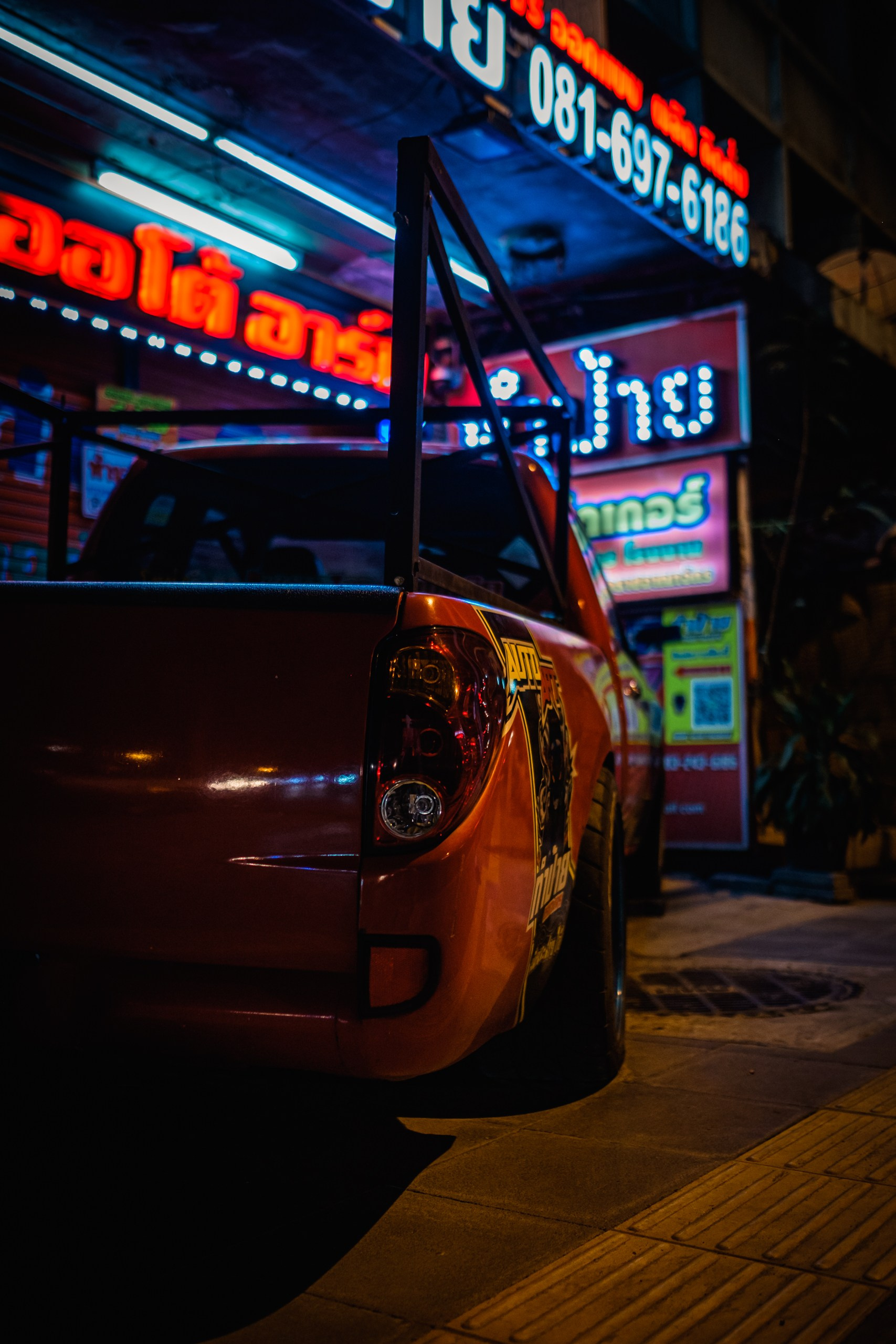Ramkhamhaeng Night Market, Bangkok. Photographer in Seoul Dobrokvashina Natalya