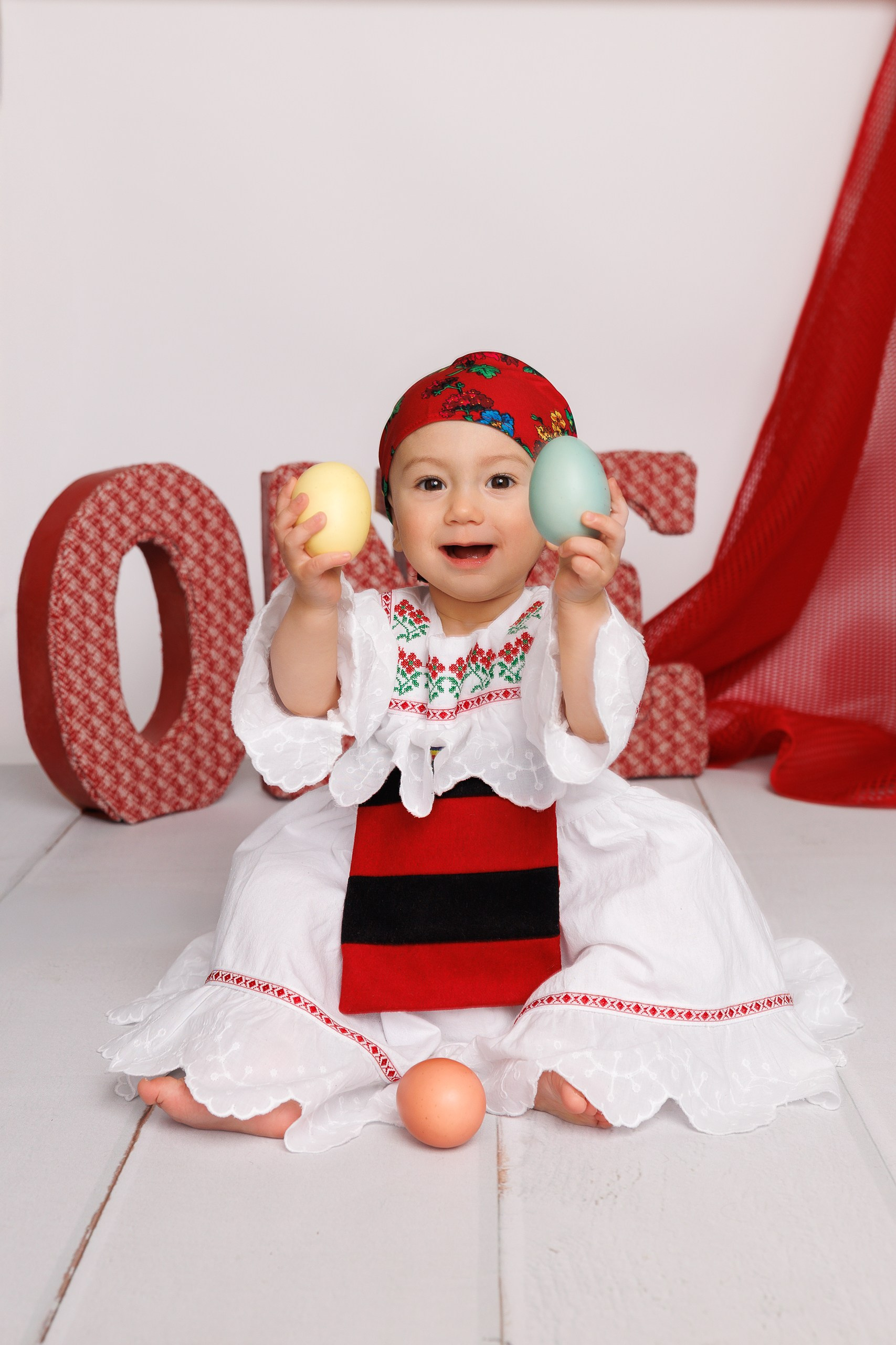 Kira’s 1ST Birthday. Je suis photographe portraitiste et je réalise des portraits à toutes les étapes de votre vie! Bienvenue dans mon studio à Westmount, Qc