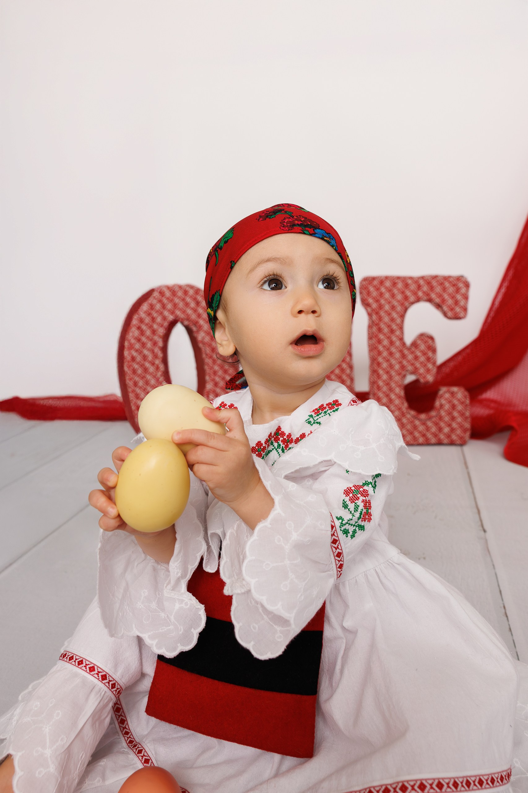 Kira’s 1ST Birthday. Je suis photographe portraitiste et je réalise des portraits à toutes les étapes de votre vie! Bienvenue dans mon studio à Westmount, Qc