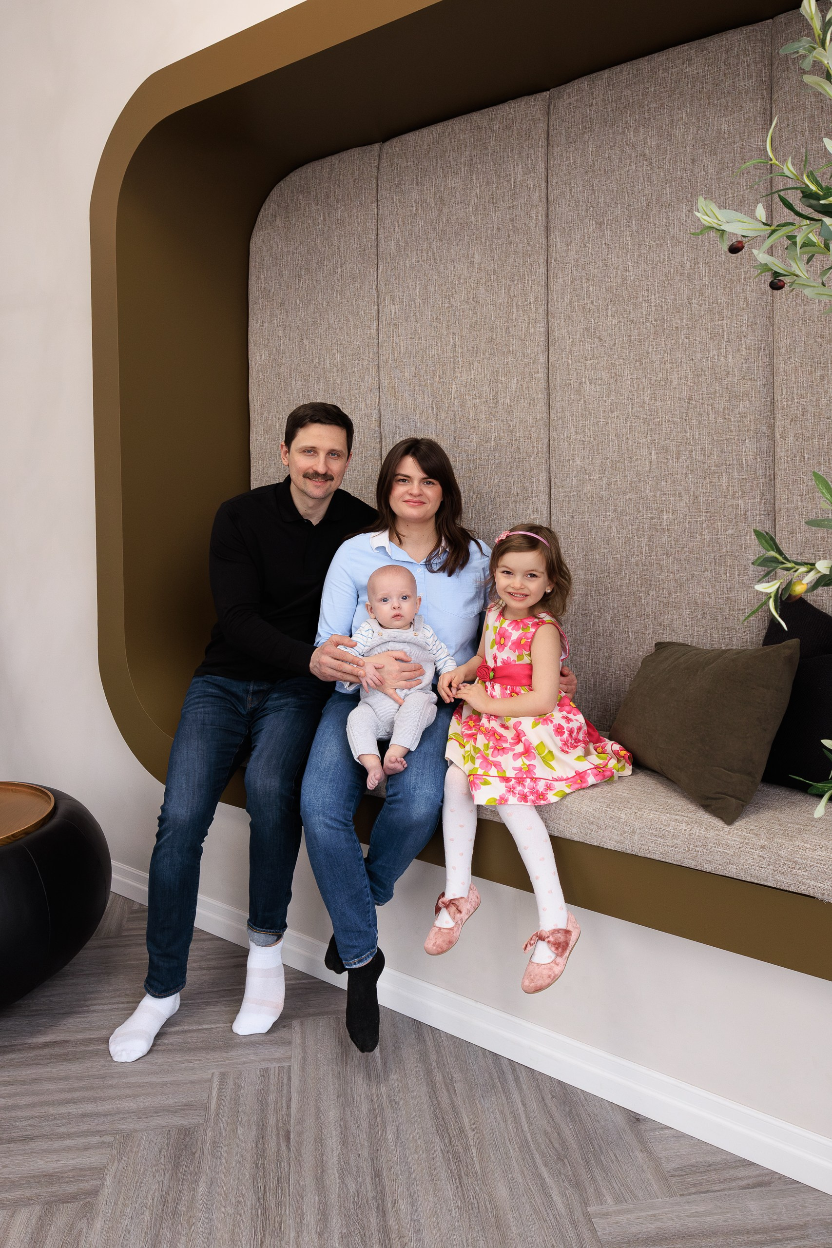 Mihaela Ruslan’s family moments. Je suis photographe portraitiste et je réalise des portraits à toutes les étapes de votre vie! Bienvenue dans mon studio à Westmount, Qc