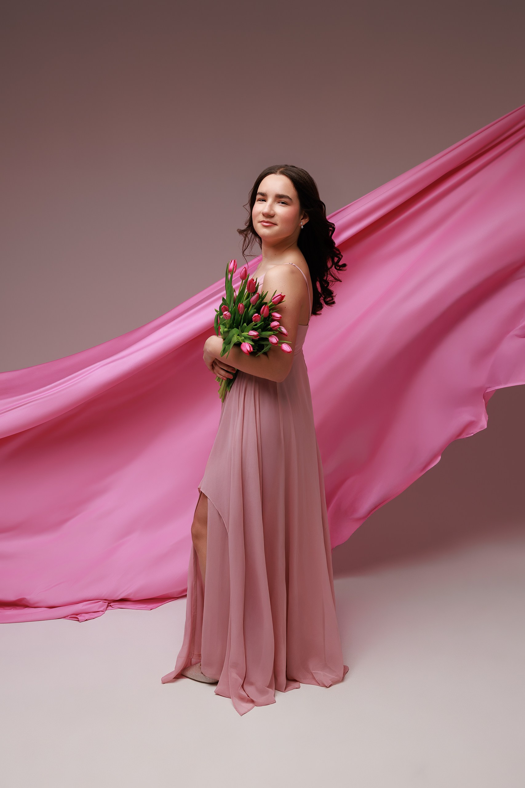 GLORIA Sweet 16. Je suis photographe portraitiste et je réalise des portraits à toutes les étapes de votre vie! Bienvenue dans mon studio à Westmount, Qc