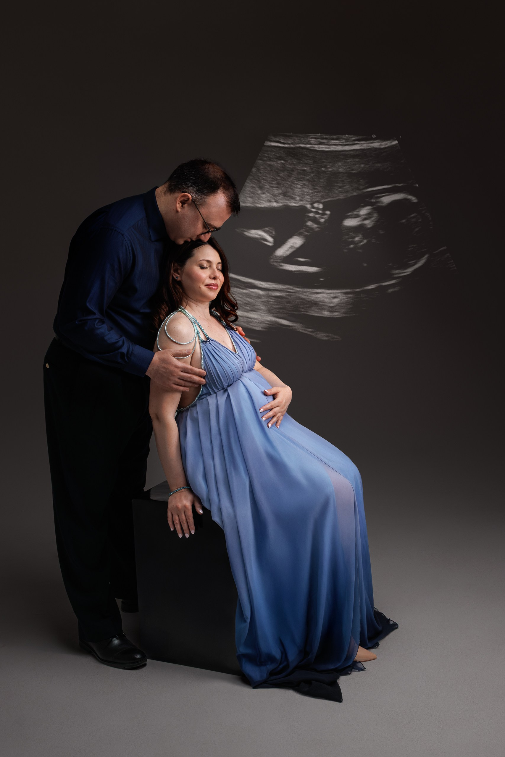 Yoldaș& Eugenia. Je suis photographe portraitiste et je réalise des portraits à toutes les étapes de votre vie! Bienvenue dans mon studio à Westmount, Qc