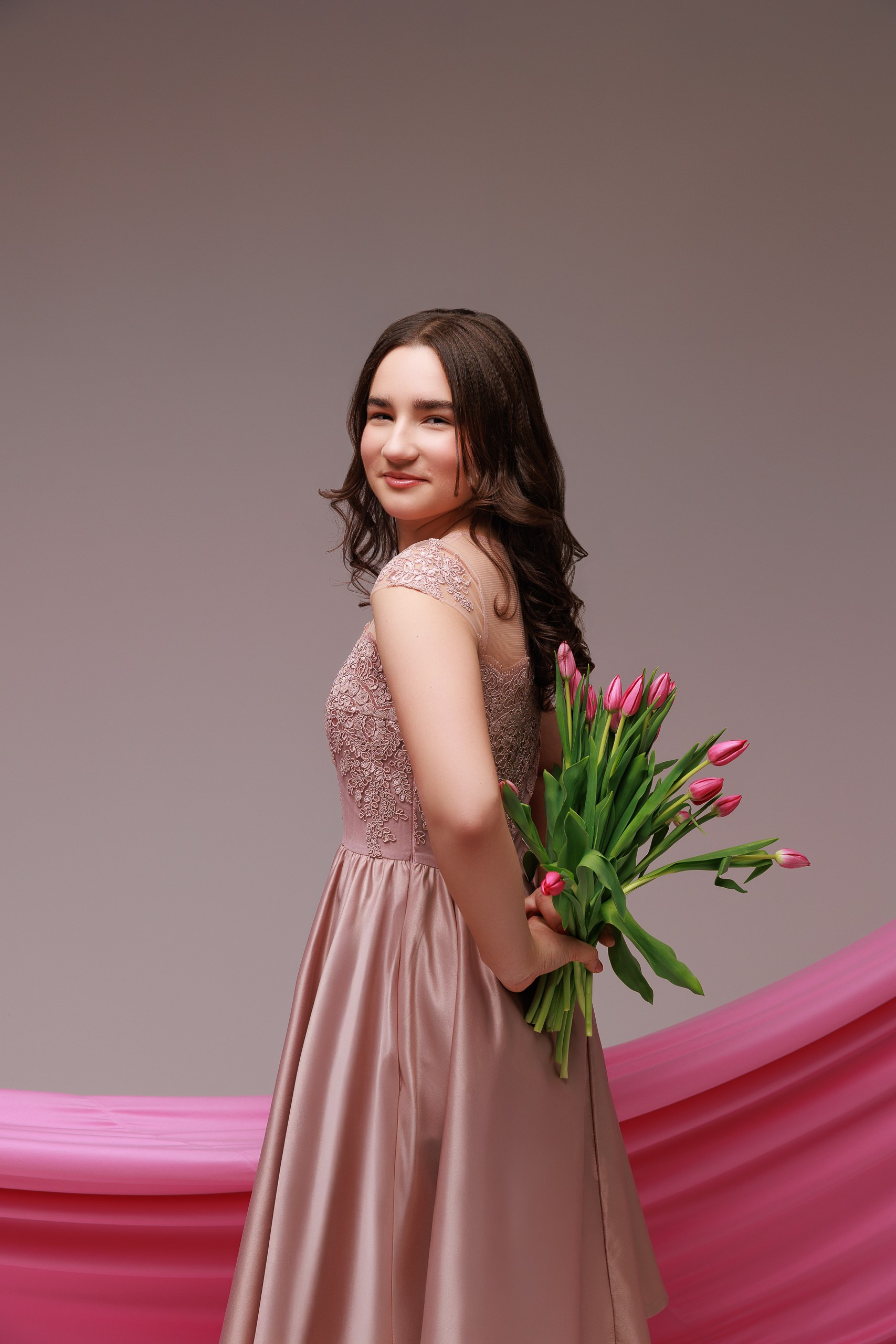 GLORIA Sweet 16. Je suis photographe portraitiste et je réalise des portraits à toutes les étapes de votre vie! Bienvenue dans mon studio à Westmount, Qc
