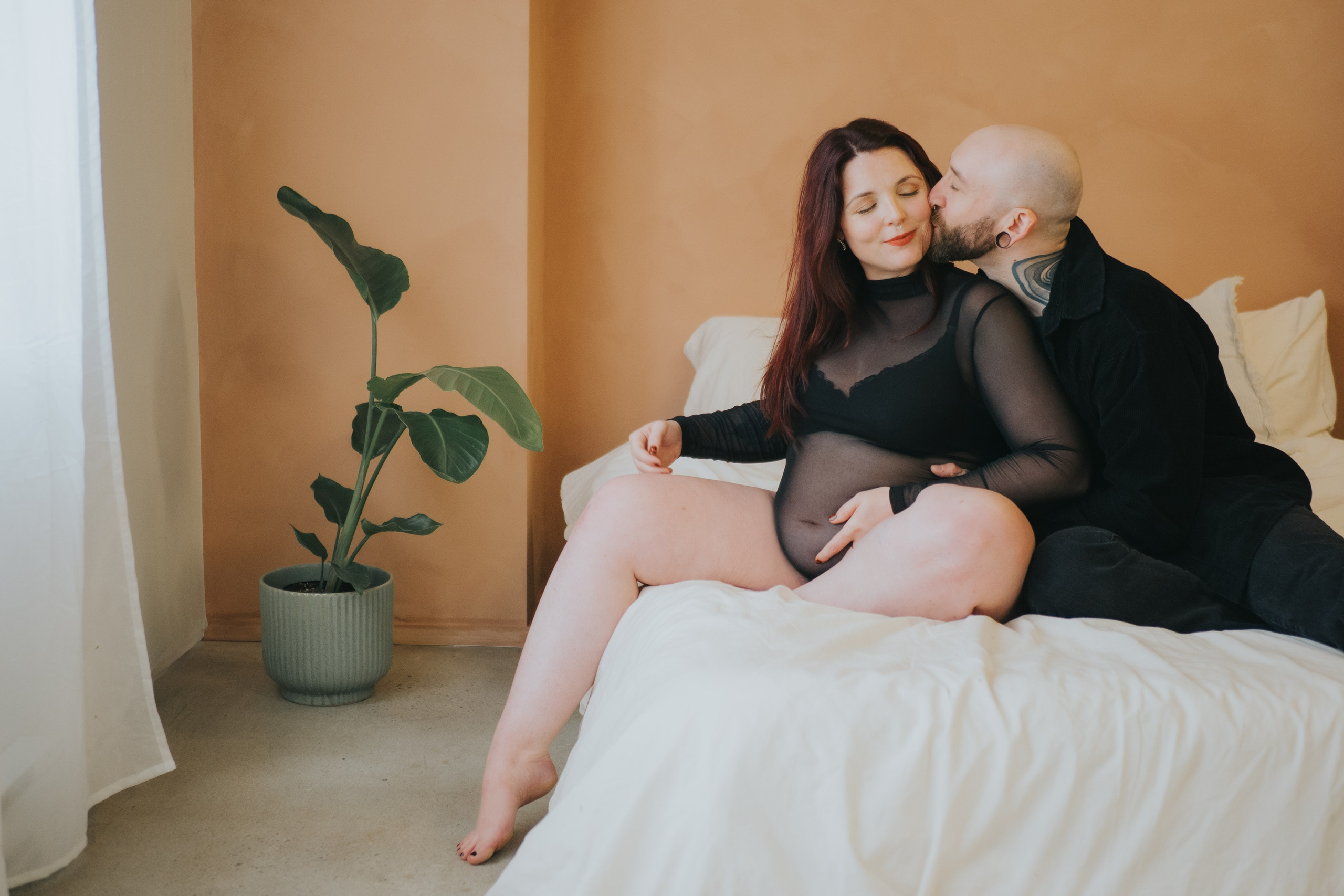 When Should You Book Your Maternity Session?. Mimosa Studios — Photographe Portrait à Montréal - Portrait Photographer in Montreal