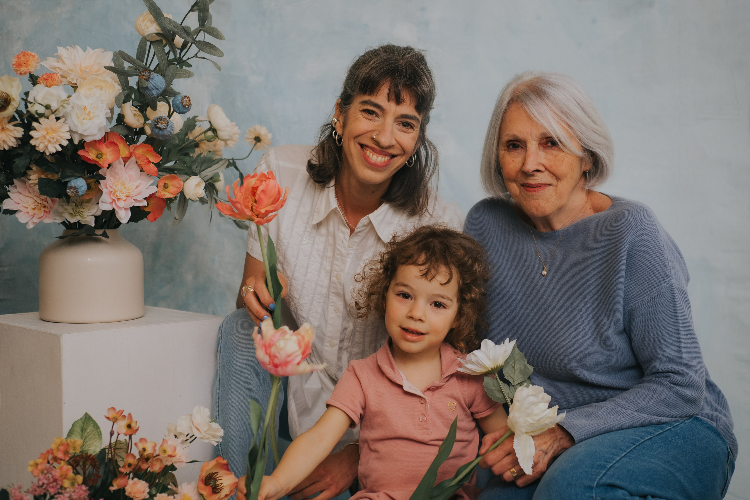 Multi-generational family photography Montreal, candid documentary style session