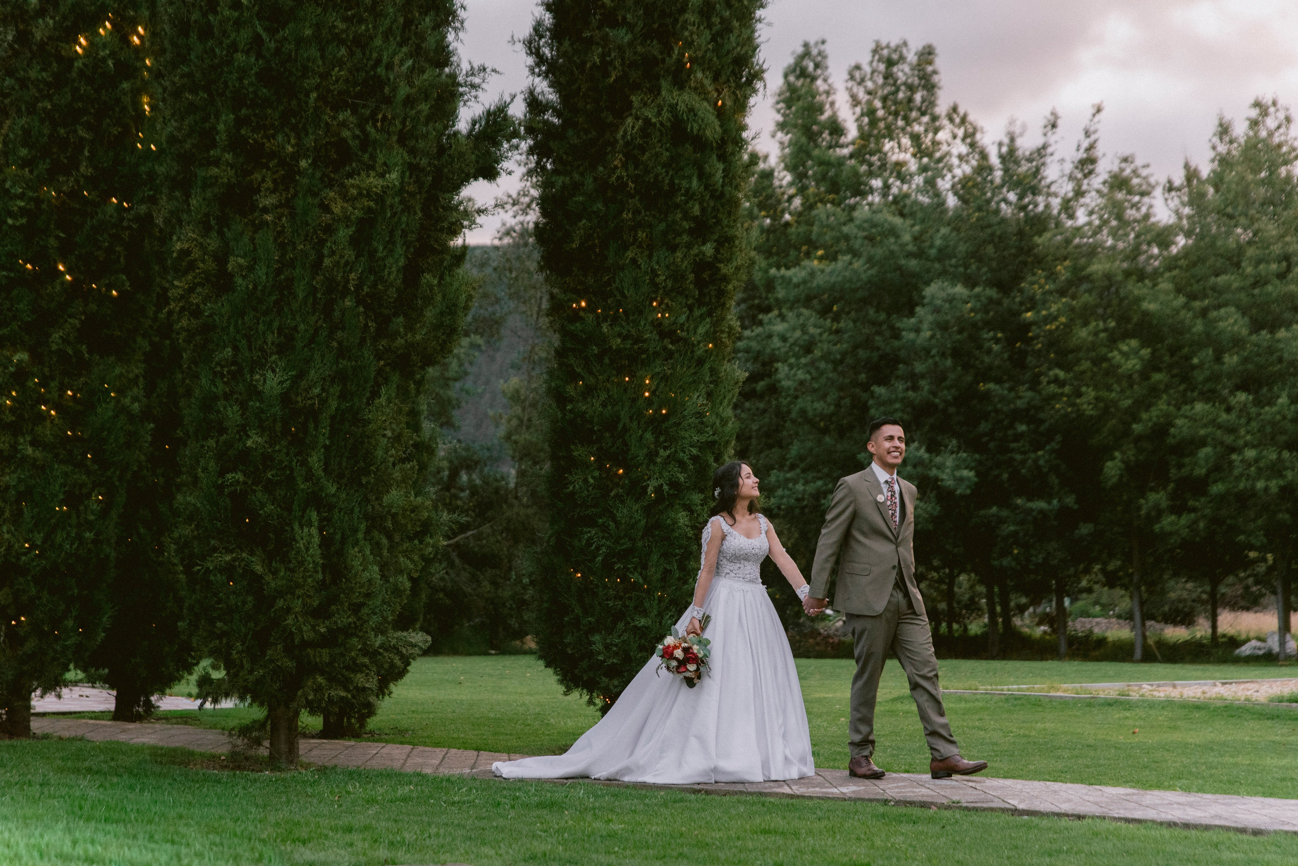 Sesión de novia con estilo elegante y editorial en la locación Hacienda el Jardin Secreto