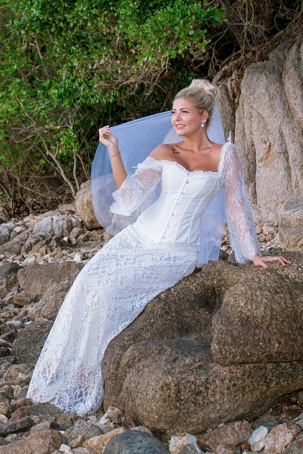 Dress for rent. Hochzeitsplaner Koh Samui | Strand- & Villenhochzeiten – Magic Day