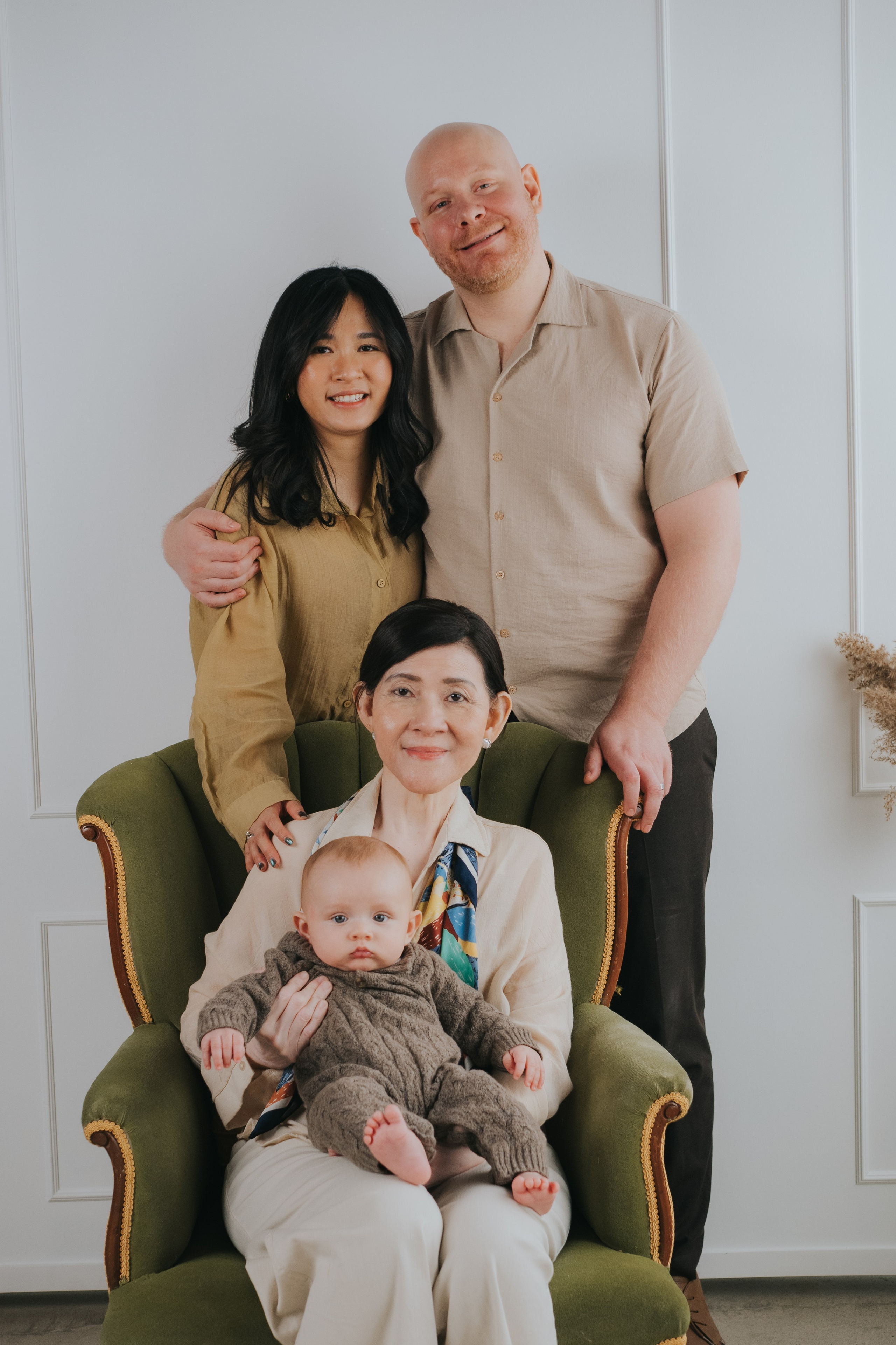 Three-generation family photo session in Montreal studio