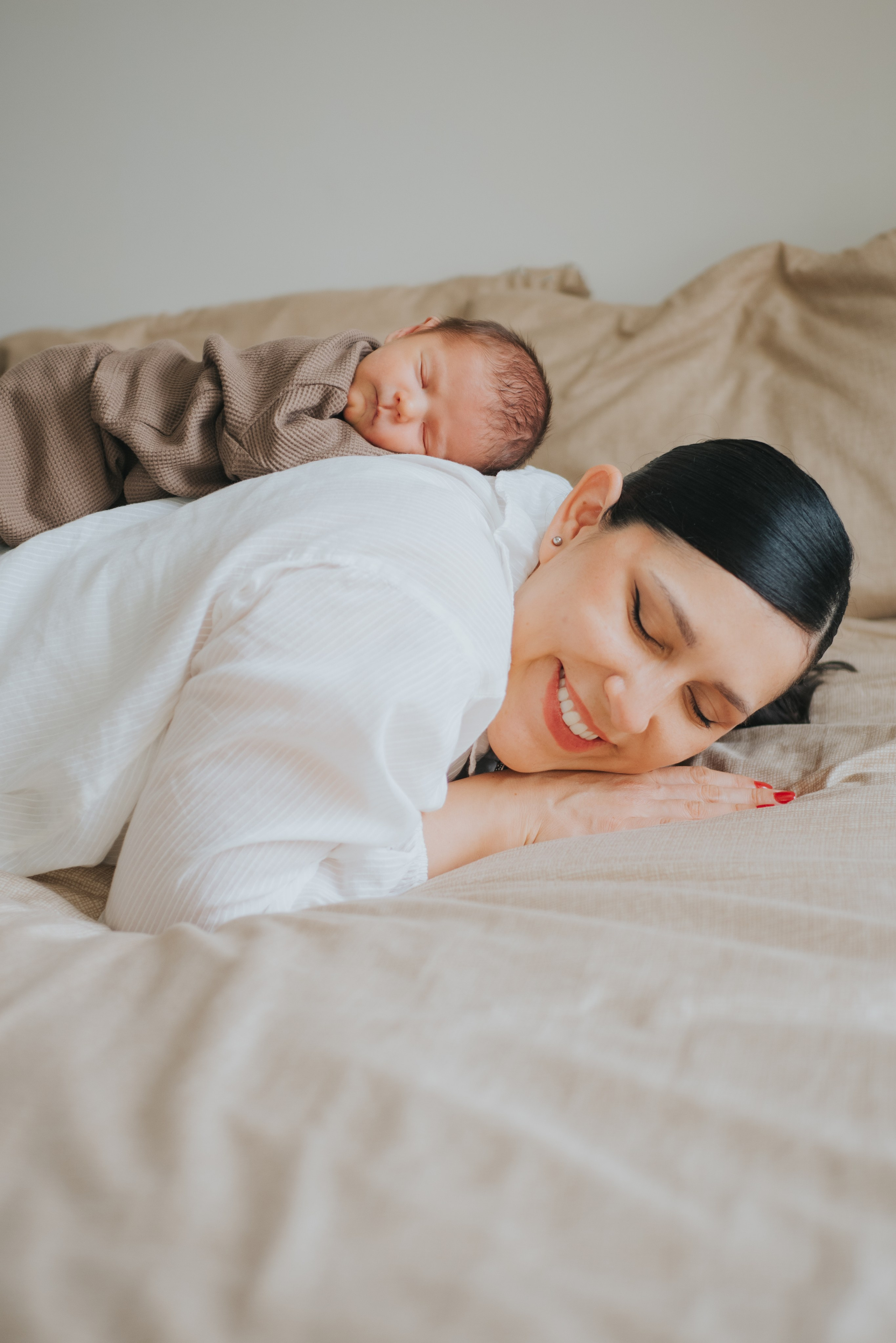 Your Montreal in-home Newborn Session  — what to expect, how to prepare and what to take in consideration. Mimosa Studios — Photographe Portrait à Montréal - Portrait Photographer in Montreal