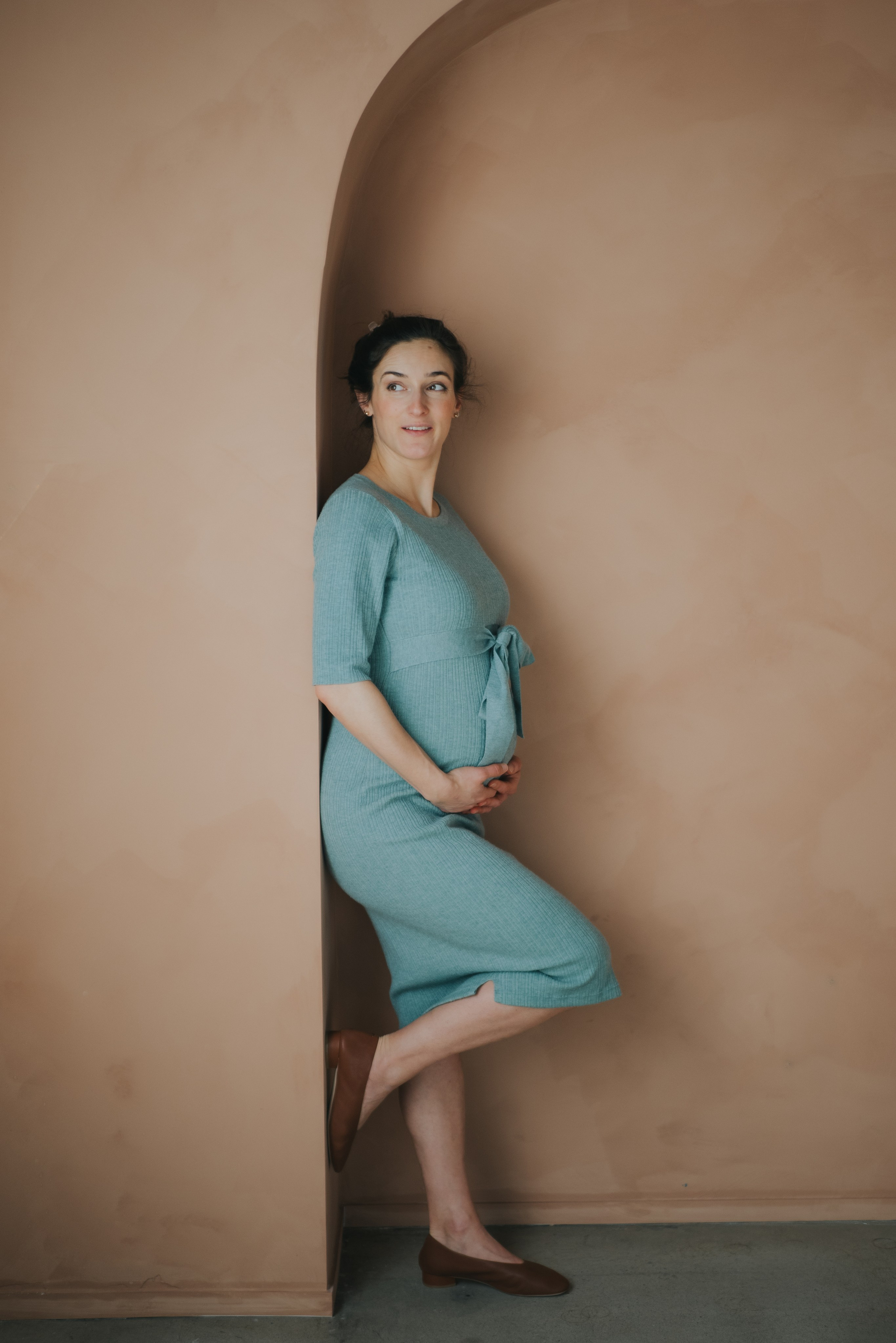 When Should You Book Your Maternity Session?. Mimosa Studios — Photographe Portrait à Montréal - Portrait Photographer in Montreal