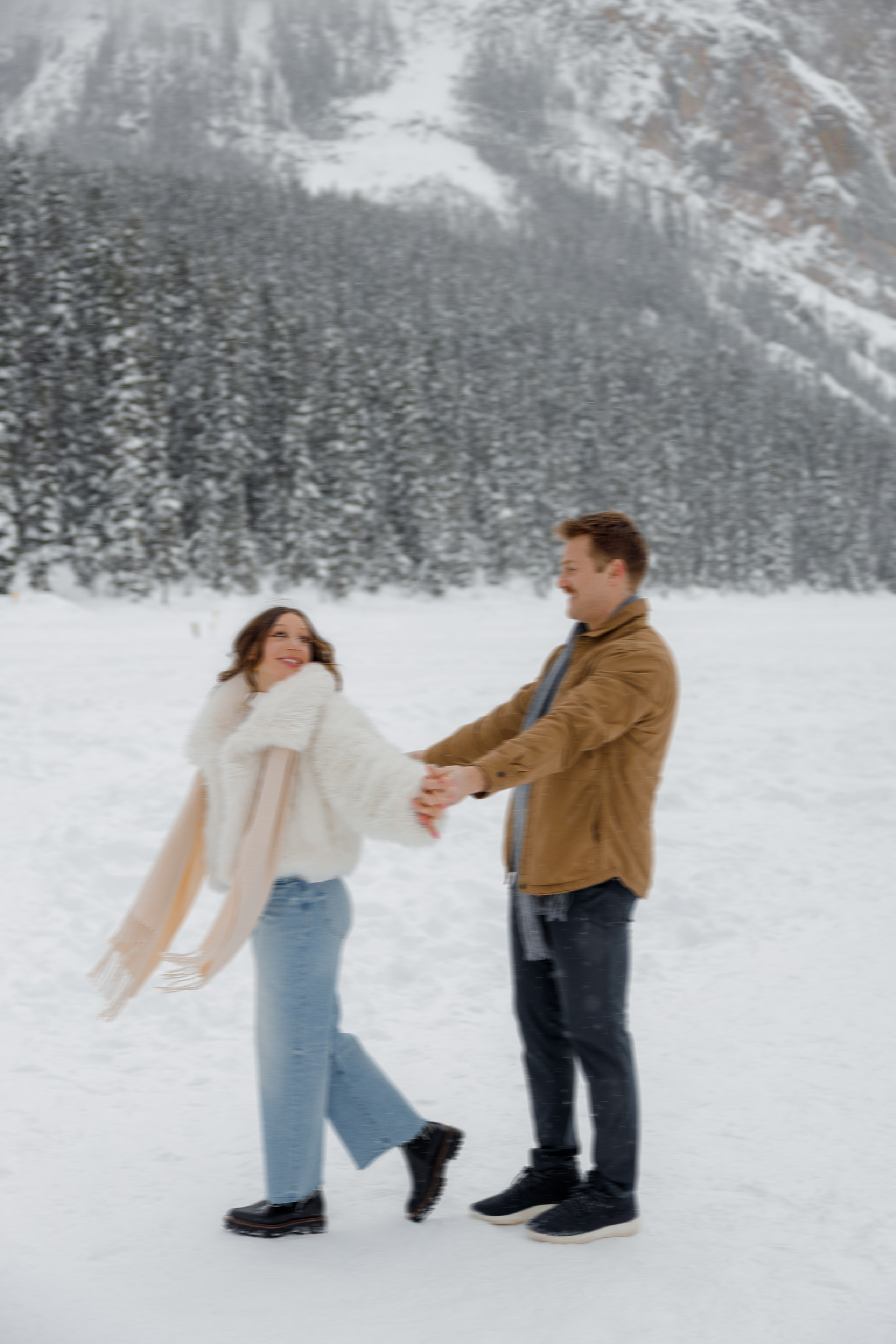 Lake Louise engagement session. Photographer Elvira Hryshchenko